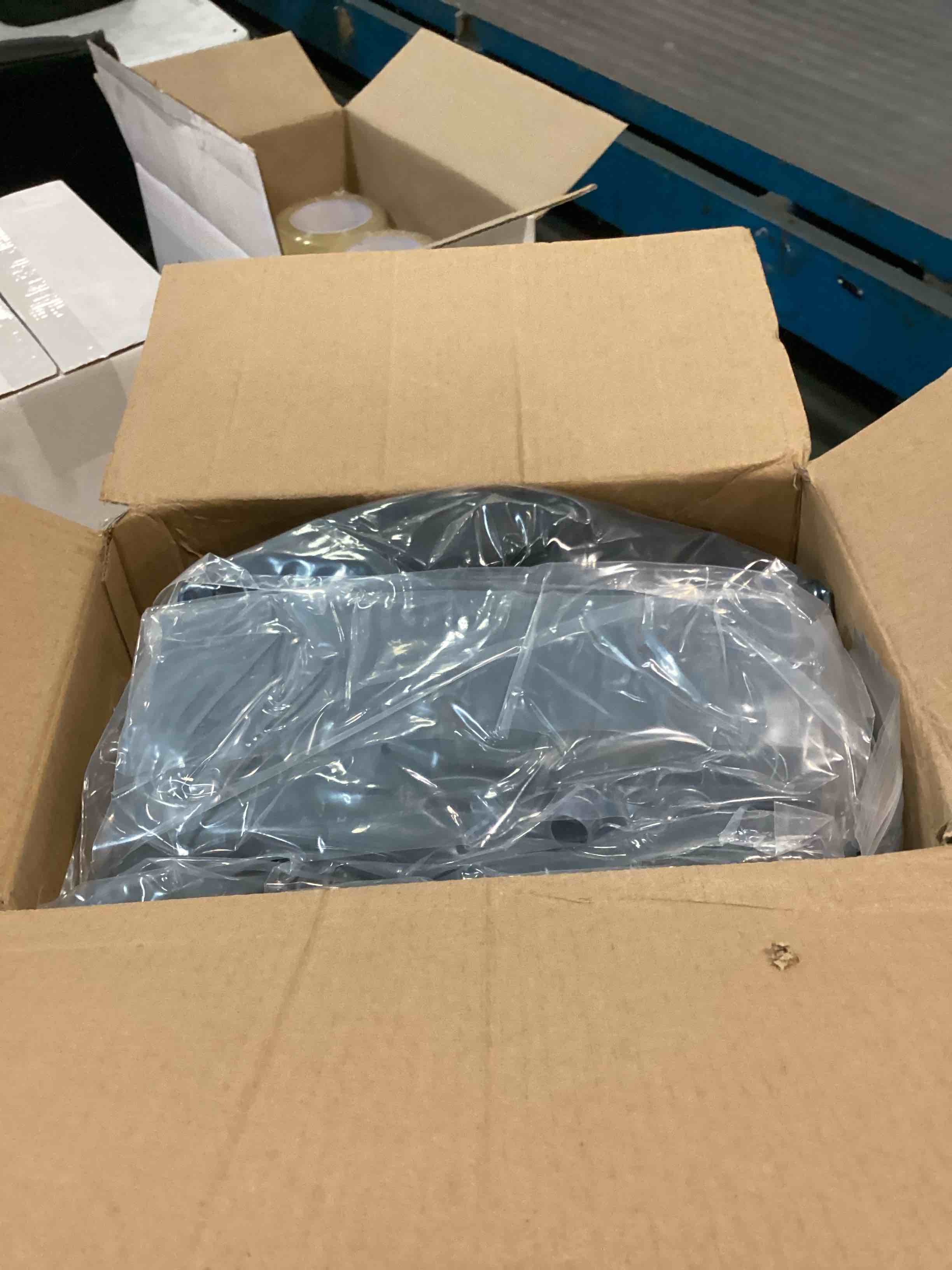 https://s3.amazonaws.com/lotting-images-prod/bidfta/BLU6653593_1720456134937.jpeg