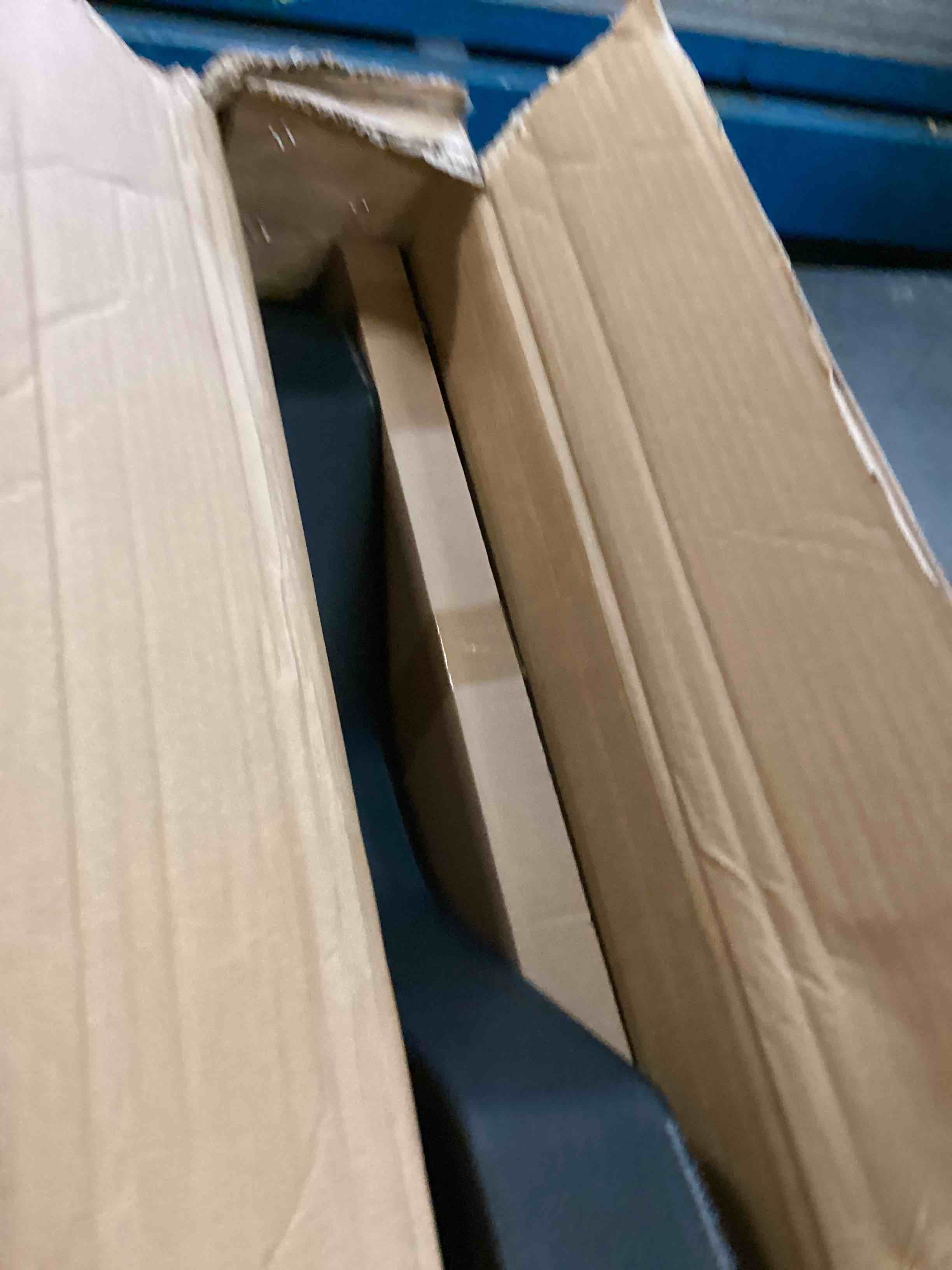 https://s3.amazonaws.com/lotting-images-prod/bidfta/BLU6654104_1720554692342.jpeg