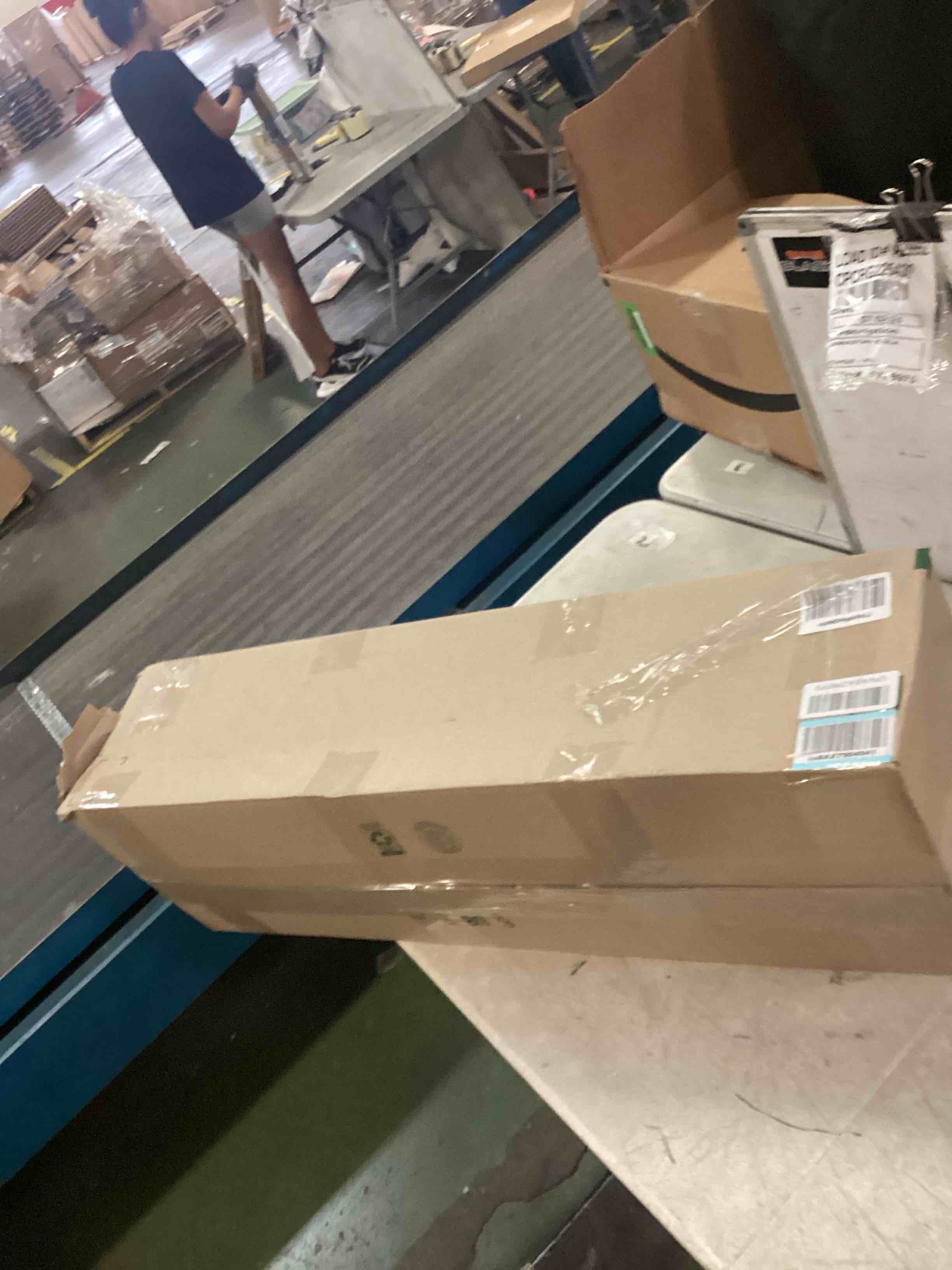 https://s3.amazonaws.com/lotting-images-prod/bidfta/BLU6654238_1720629029752.jpeg