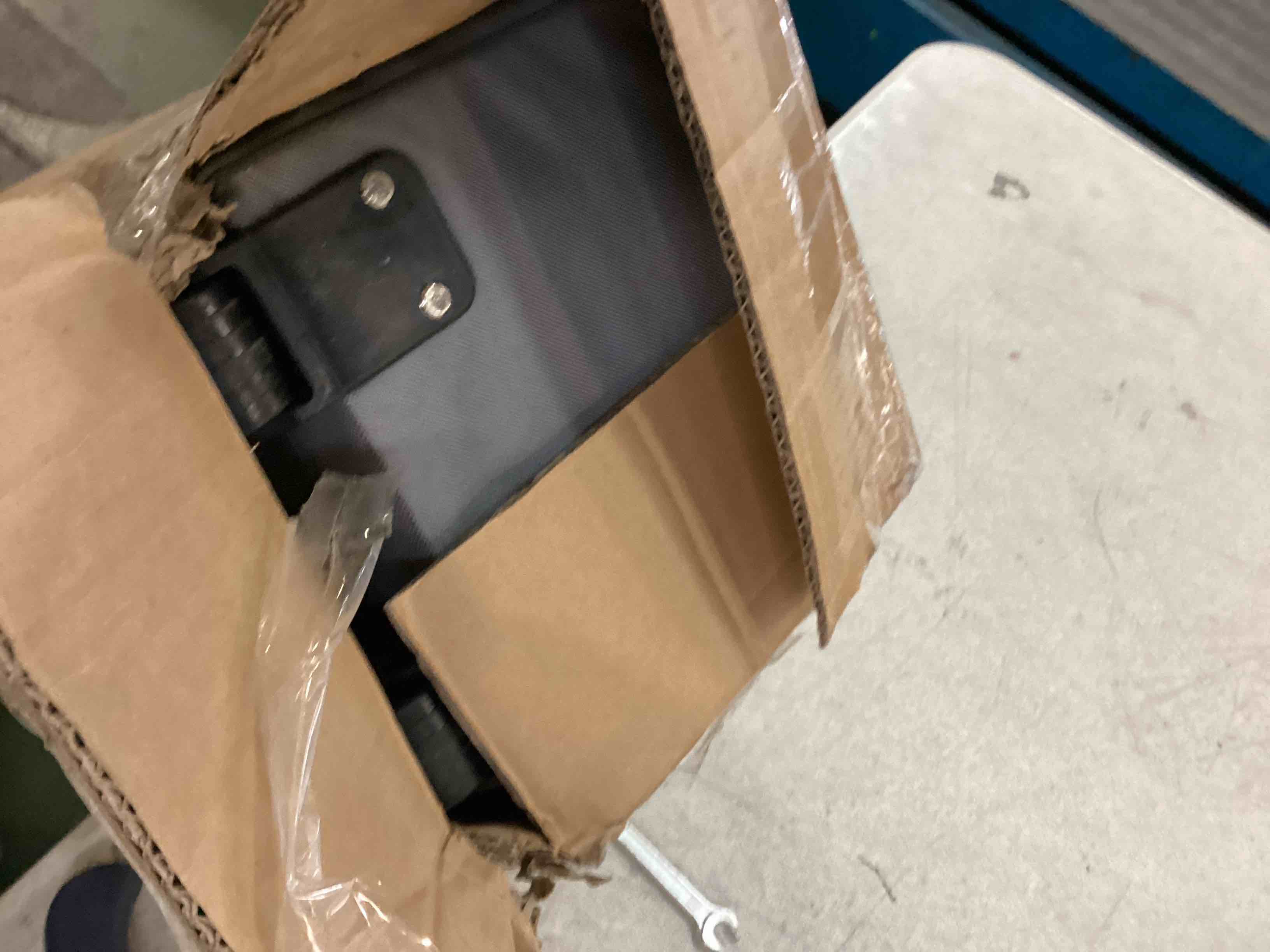 https://s3.amazonaws.com/lotting-images-prod/bidfta/BLU6654302_1720641580944.jpeg