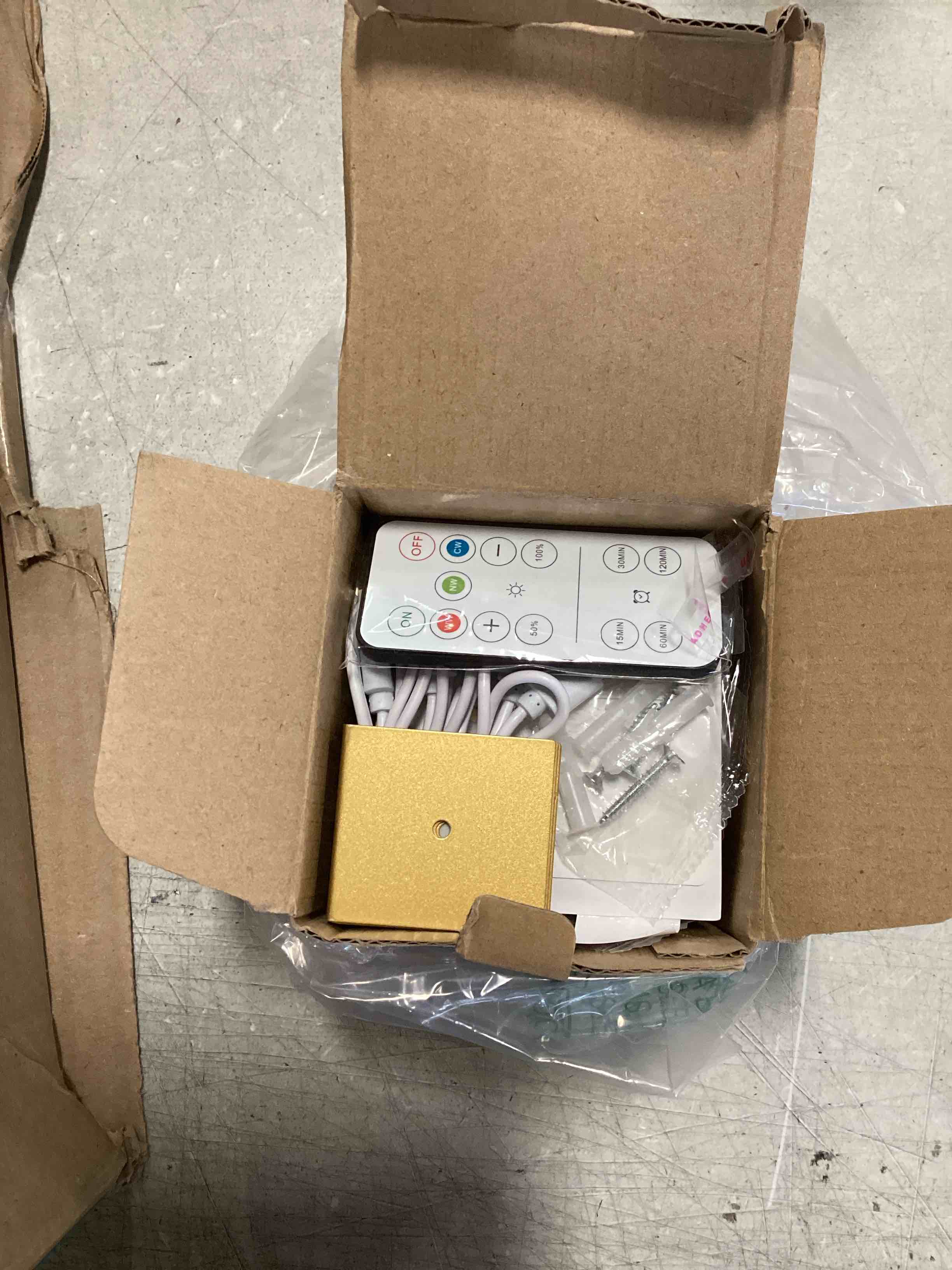 https://s3.amazonaws.com/lotting-images-prod/bidfta/BLU6655325_1719935277316.jpeg