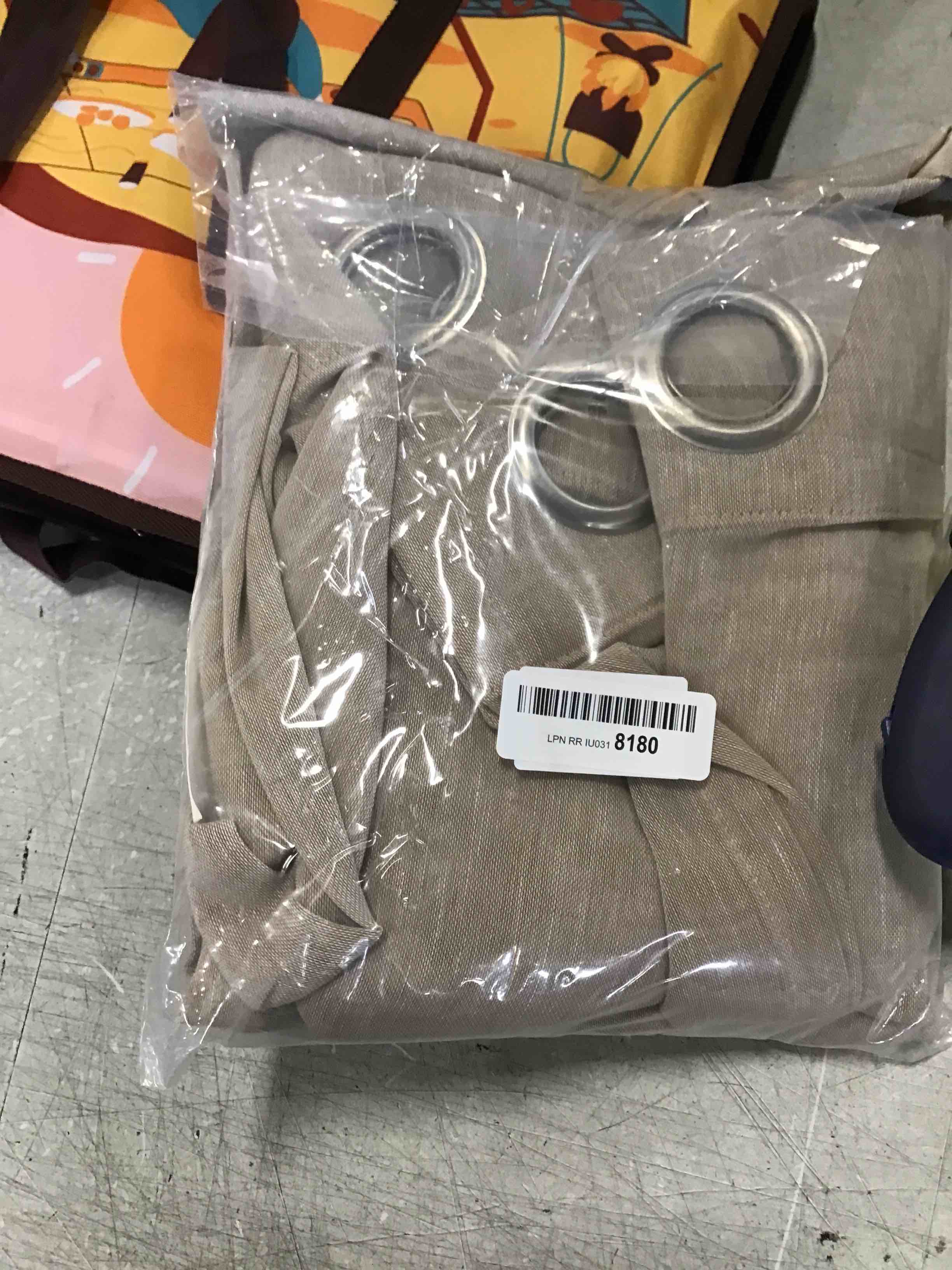 https://s3.amazonaws.com/lotting-images-prod/bidfta/BLU6655881_1720029072859.jpeg