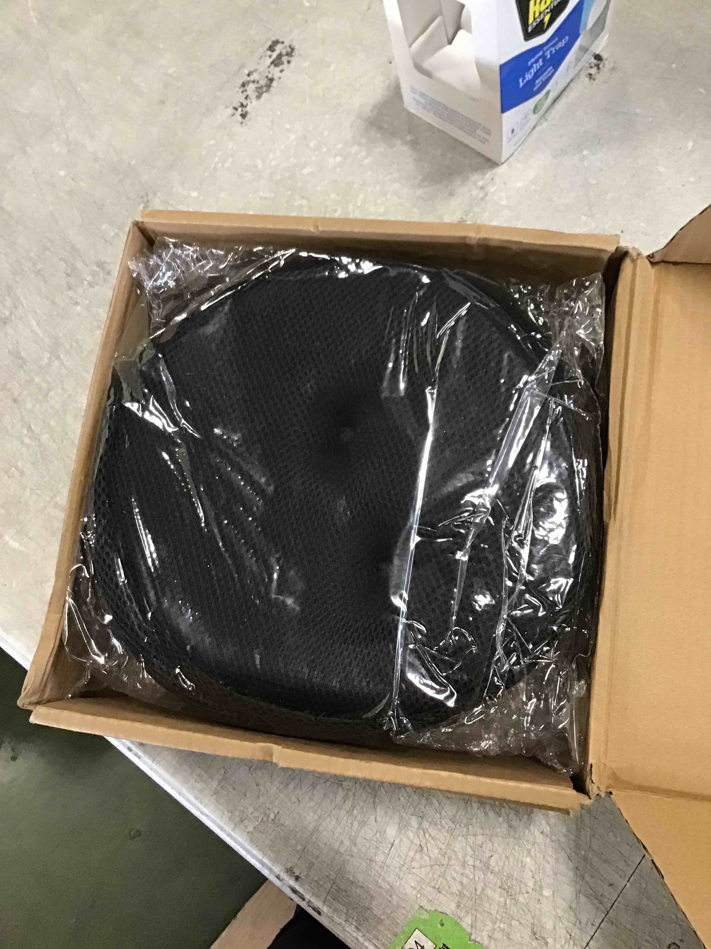 https://s3.amazonaws.com/lotting-images-prod/bidfta/BLU6655894_1720030999786.jpeg