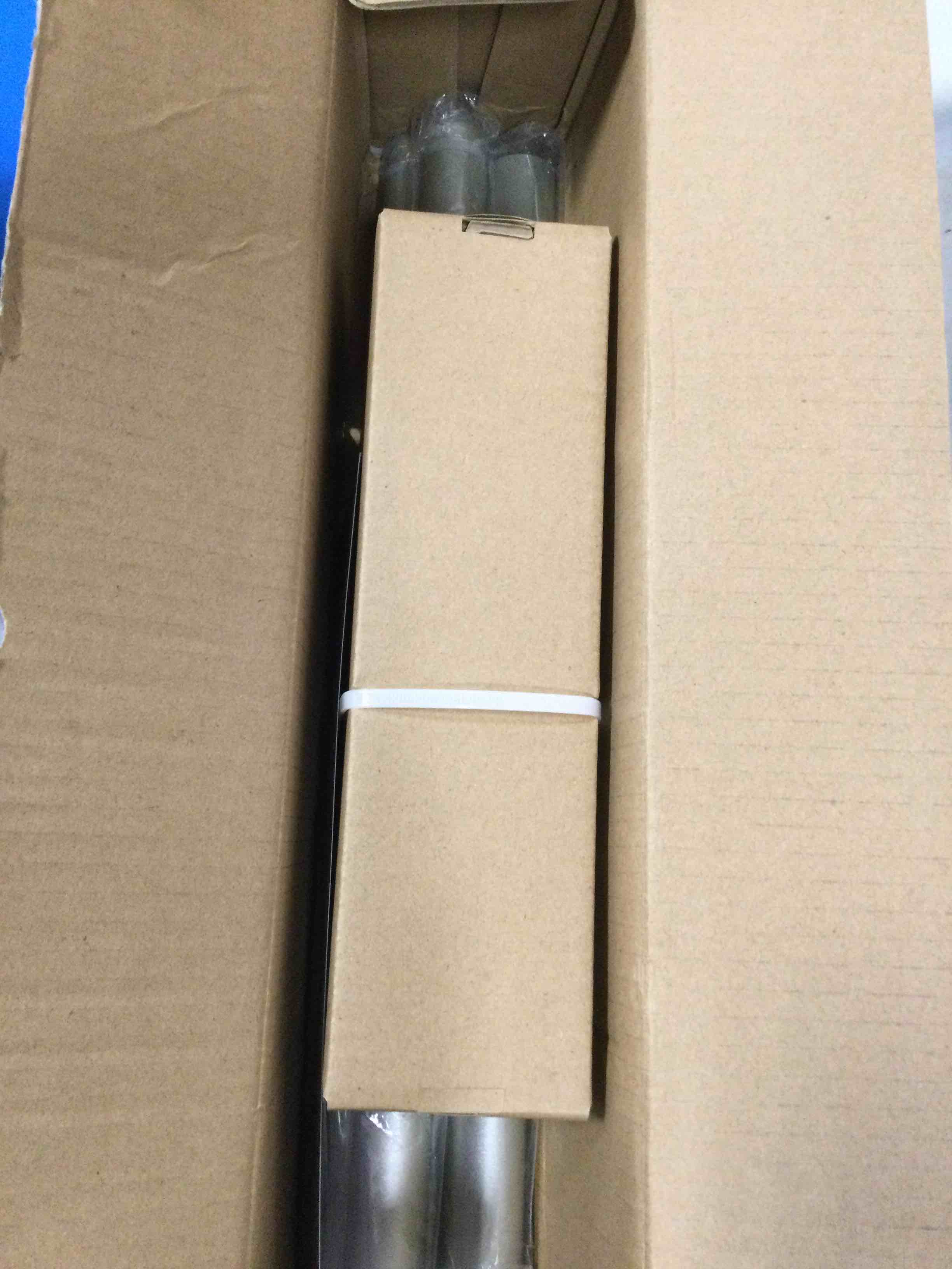 https://s3.amazonaws.com/lotting-images-prod/bidfta/BLU6656039_1719413869903.jpeg