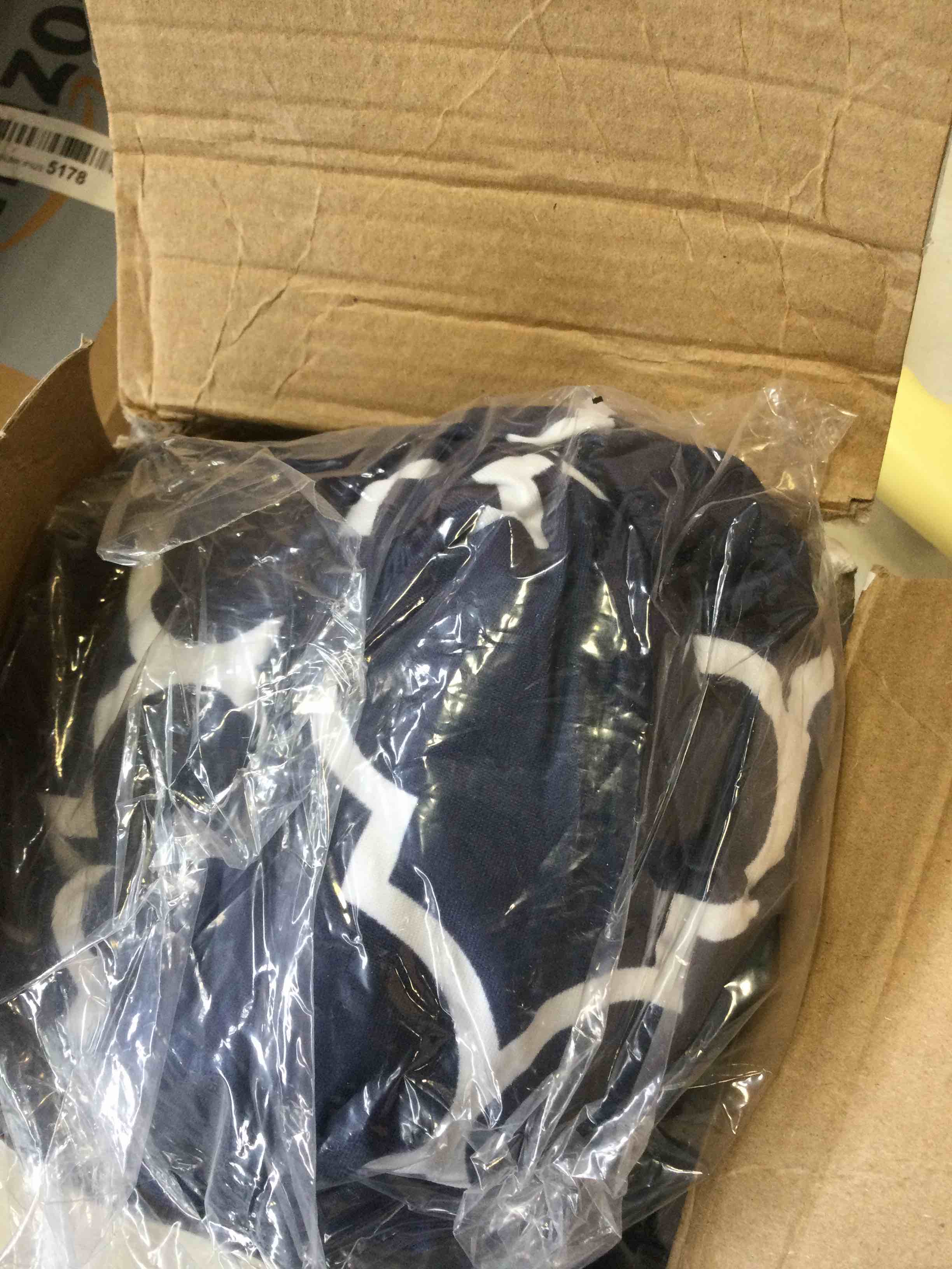 https://s3.amazonaws.com/lotting-images-prod/bidfta/BLU6656104_1719420708247.jpeg