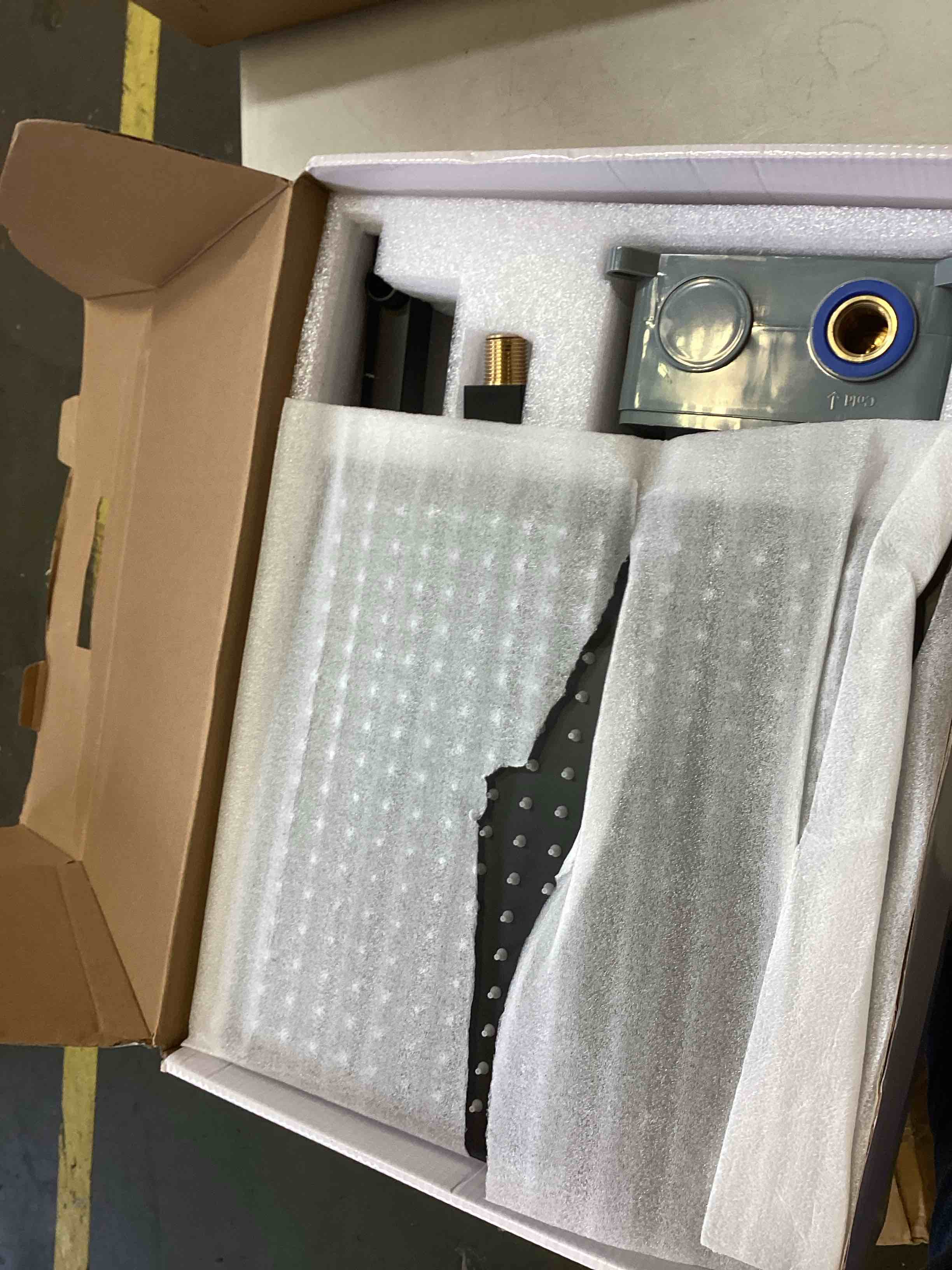 https://s3.amazonaws.com/lotting-images-prod/bidfta/BLU6656370_1719510917105.jpeg