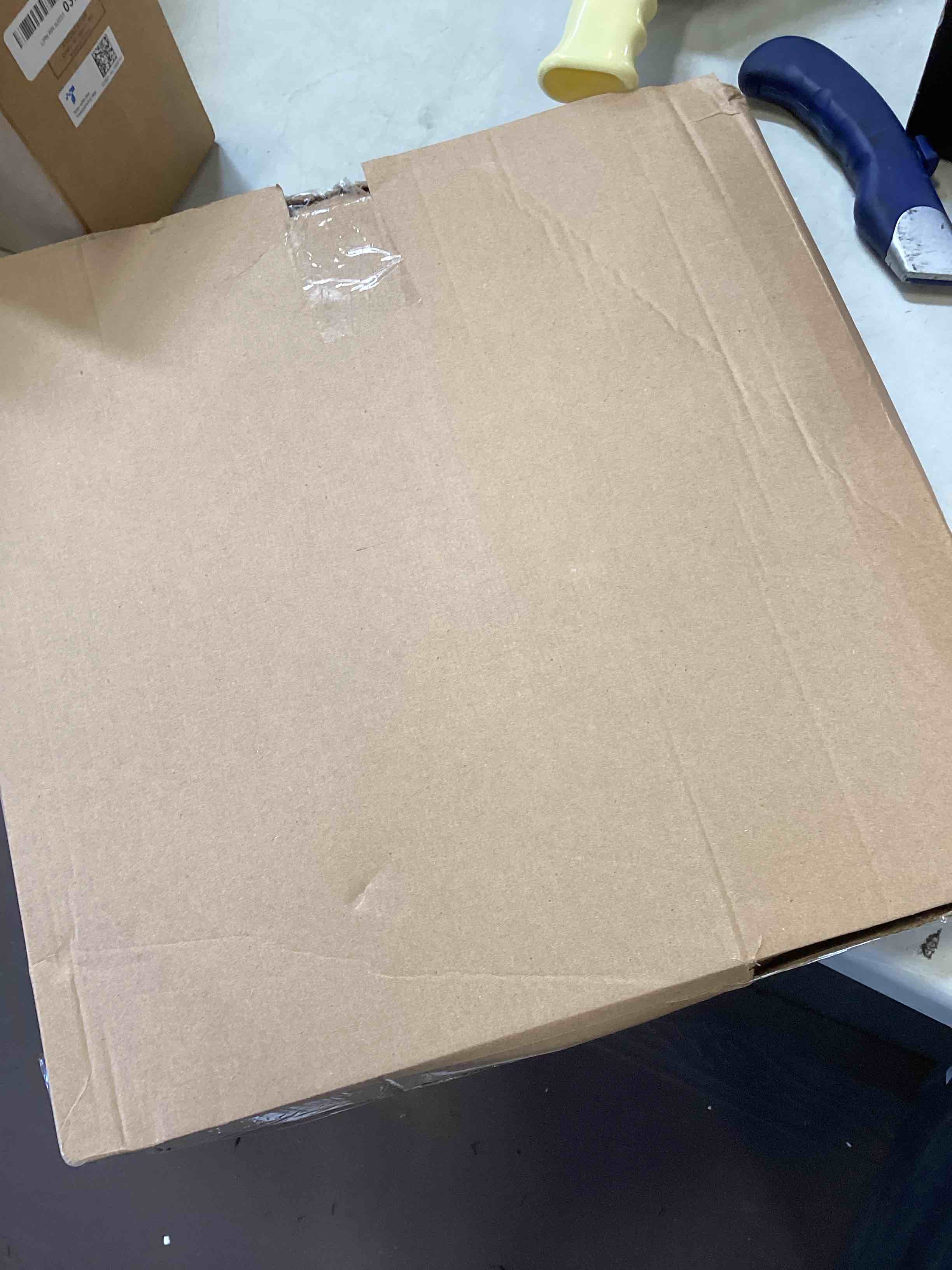 https://s3.amazonaws.com/lotting-images-prod/bidfta/BLU6657190_1720024941934.jpeg