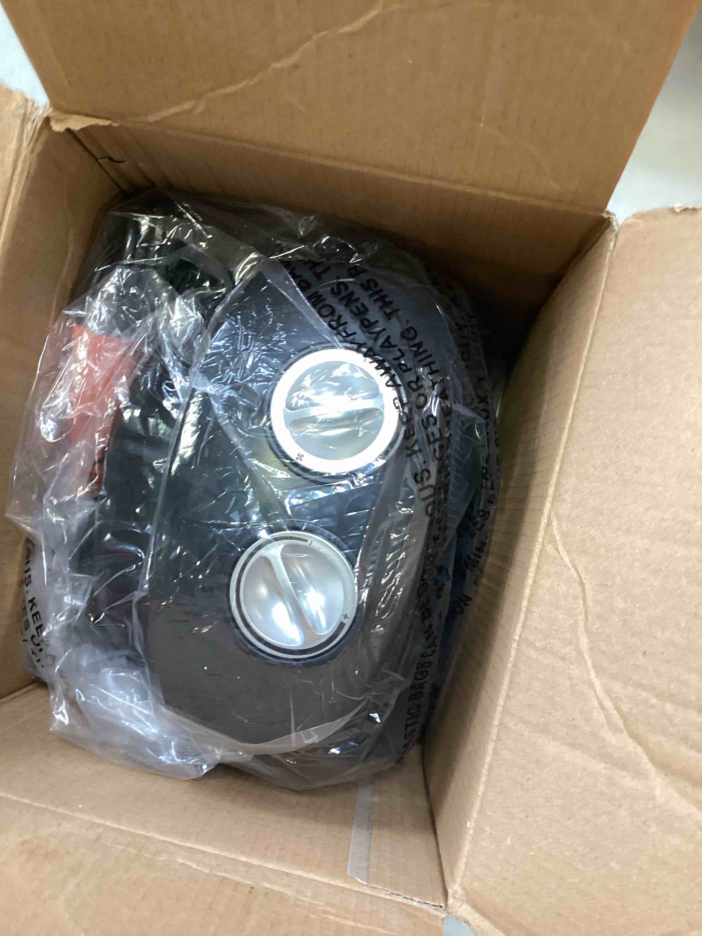 https://s3.amazonaws.com/lotting-images-prod/bidfta/BLU6657221_1720028407860.jpeg