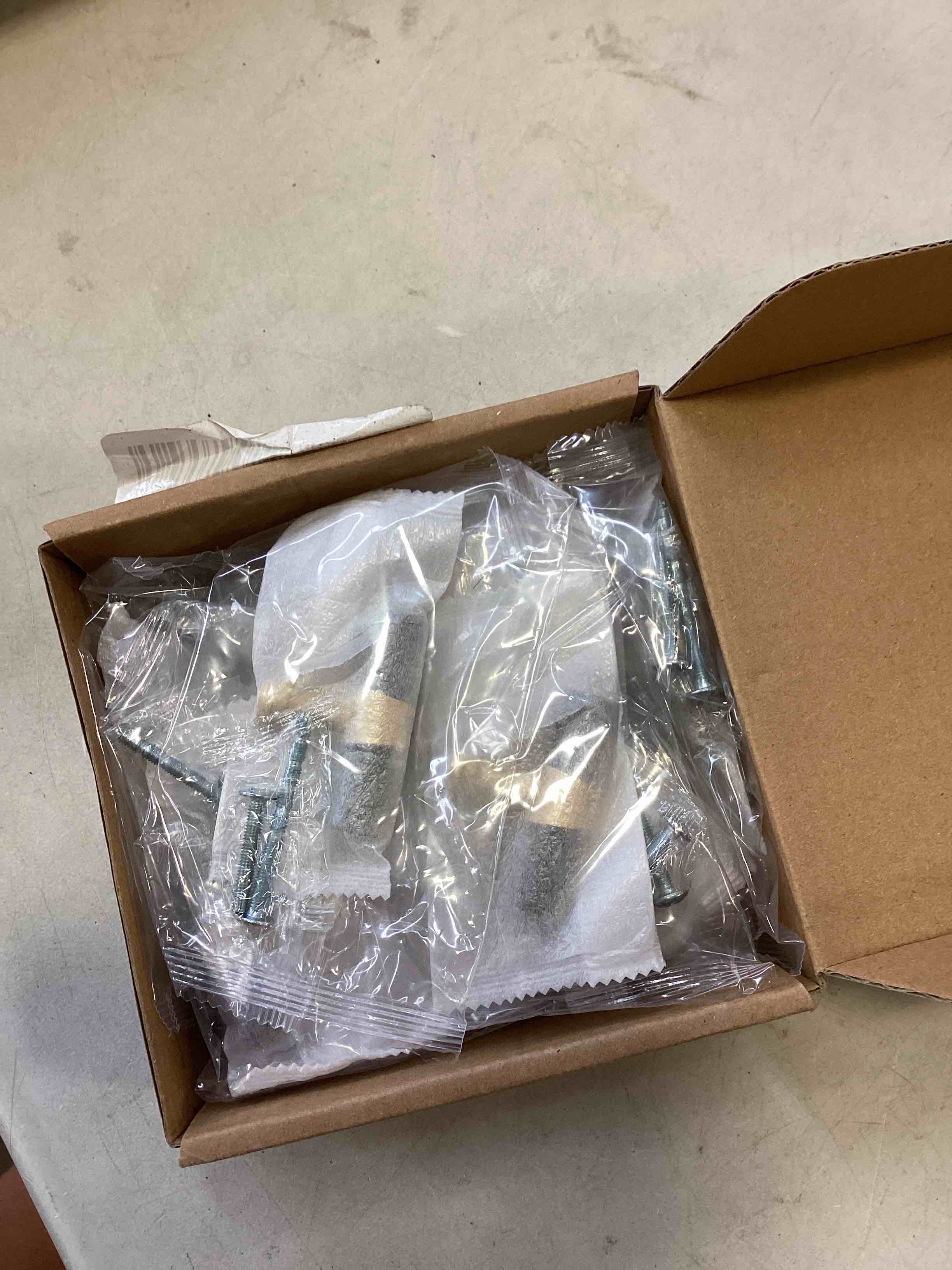https://s3.amazonaws.com/lotting-images-prod/bidfta/BLU6657354_1720181992621.jpeg