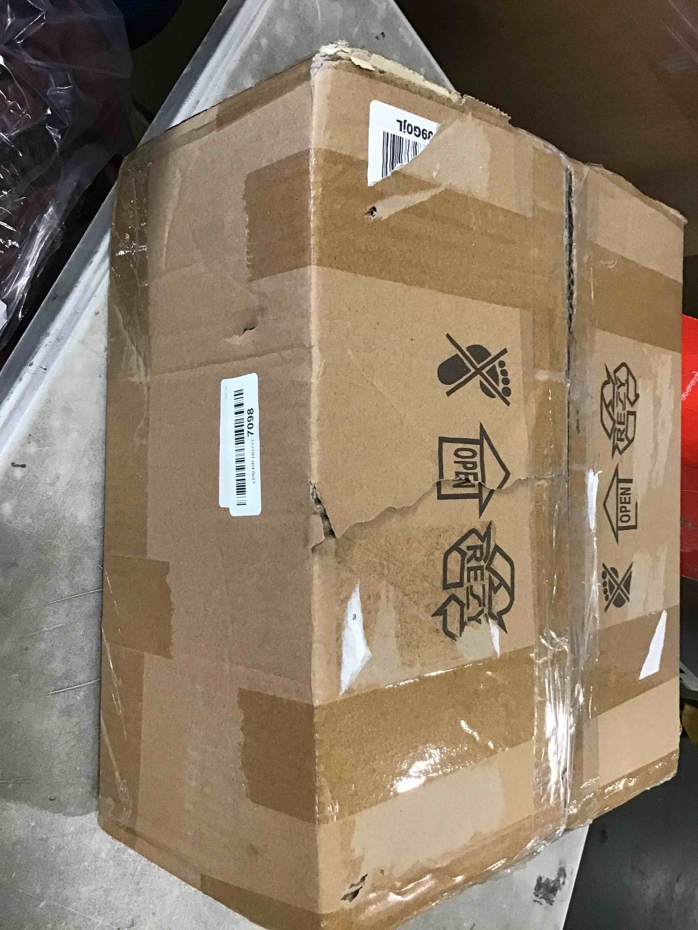 https://s3.amazonaws.com/lotting-images-prod/bidfta/BLU6658117_1719576162748.jpeg