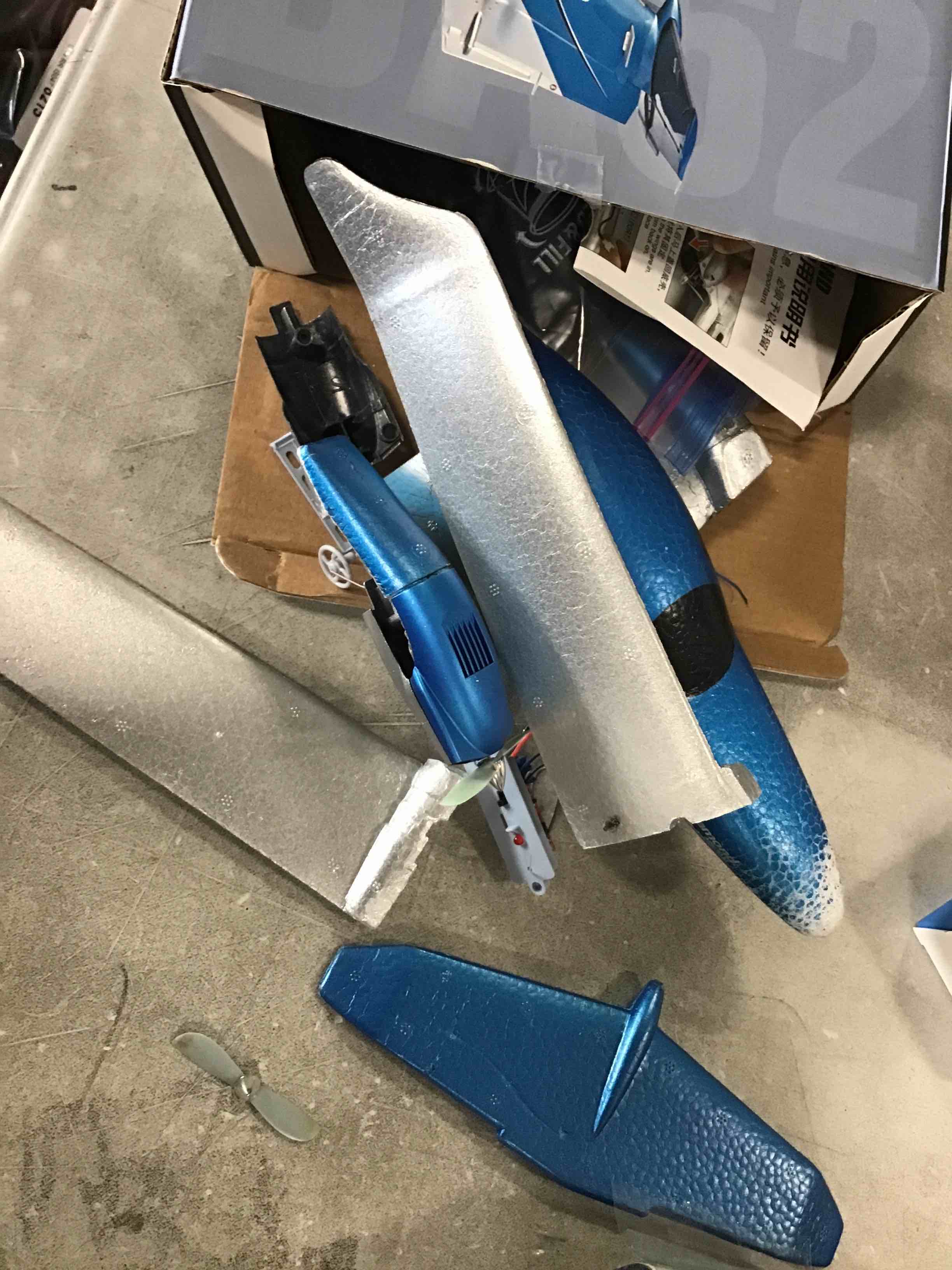 https://s3.amazonaws.com/lotting-images-prod/bidfta/BLU6658138_1719577592329.jpeg