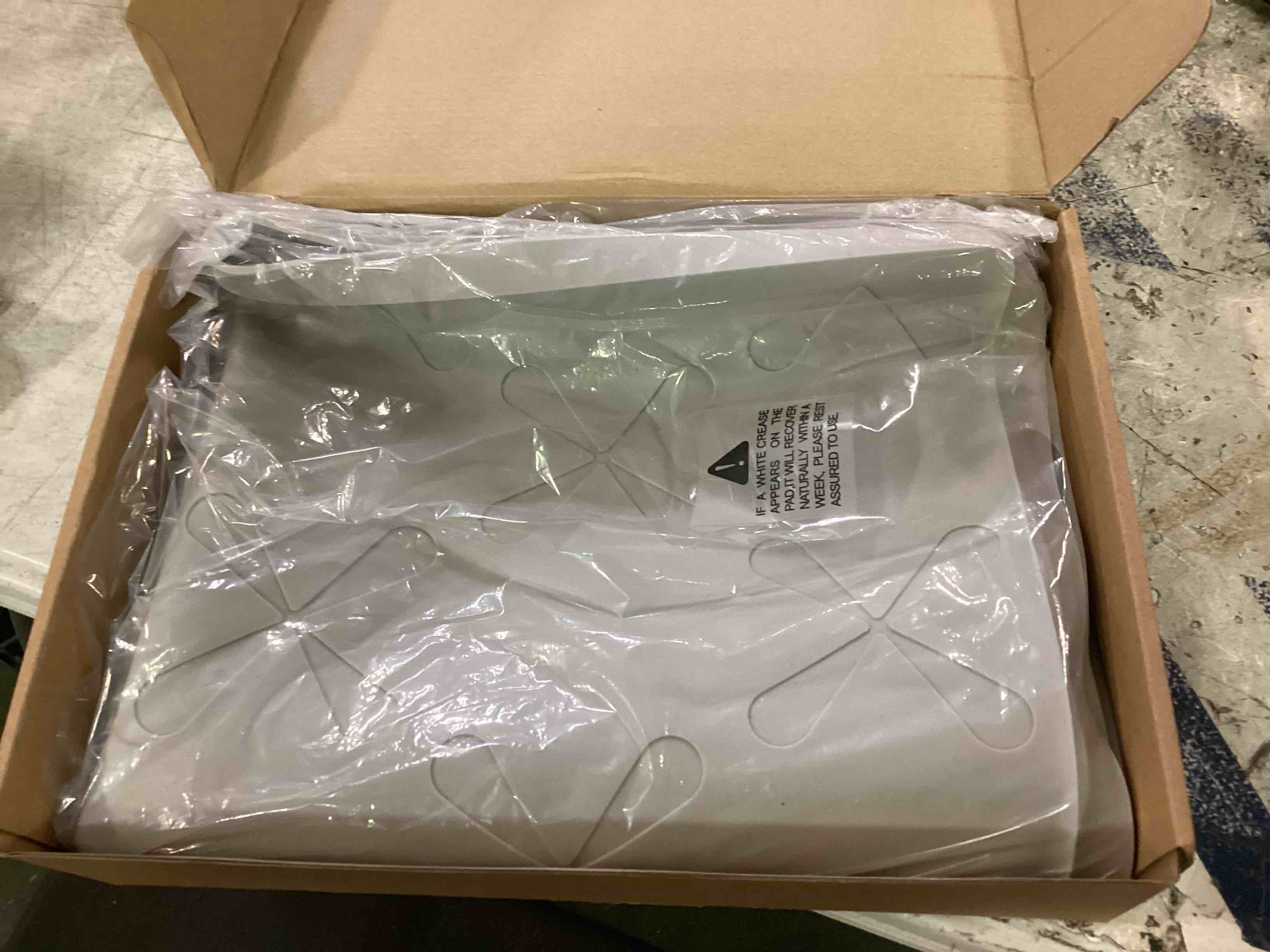 https://s3.amazonaws.com/lotting-images-prod/bidfta/BLU6658953_1720027962430.jpeg
