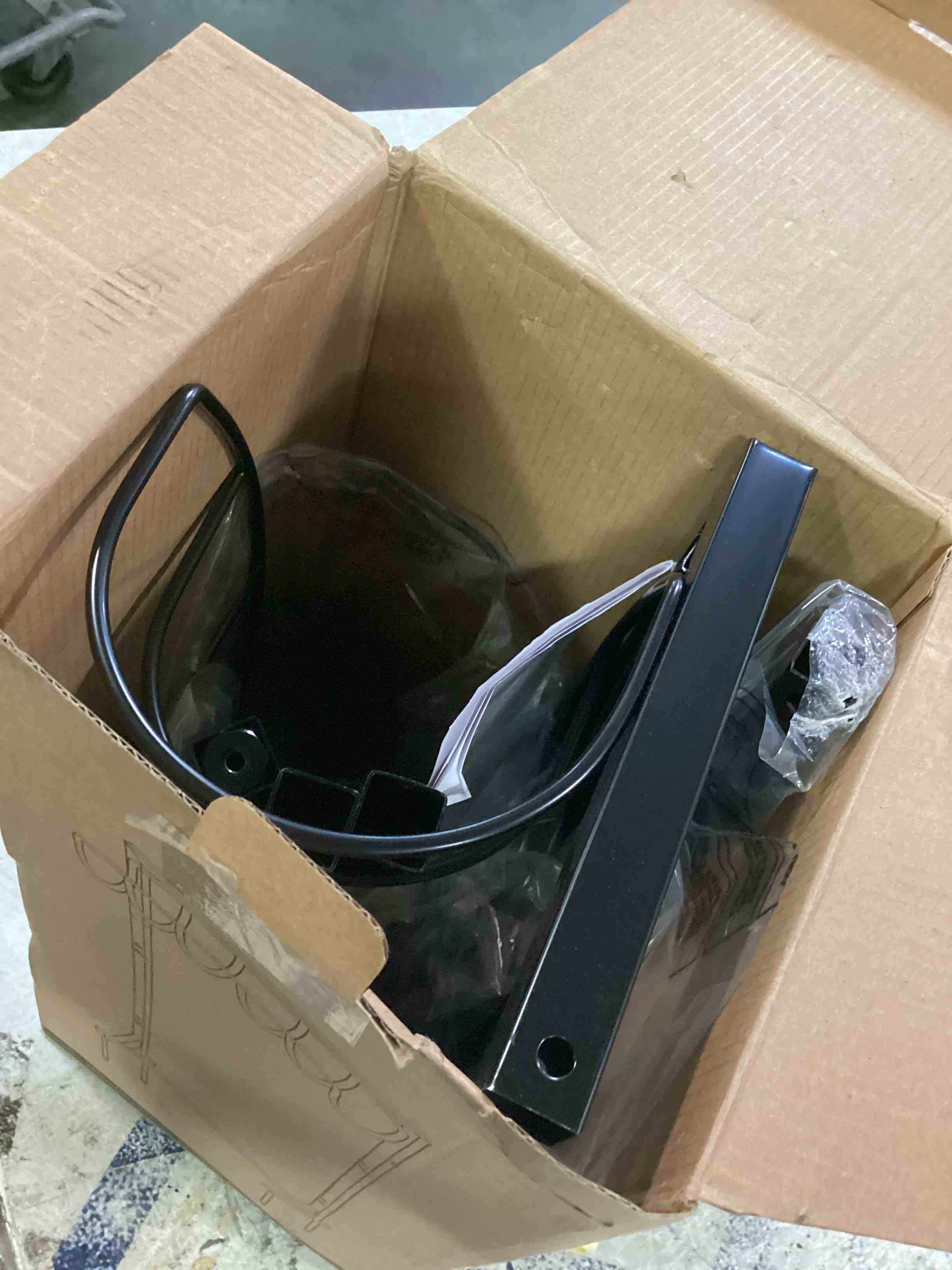 https://s3.amazonaws.com/lotting-images-prod/bidfta/BLU6658984_1720031590873.jpeg