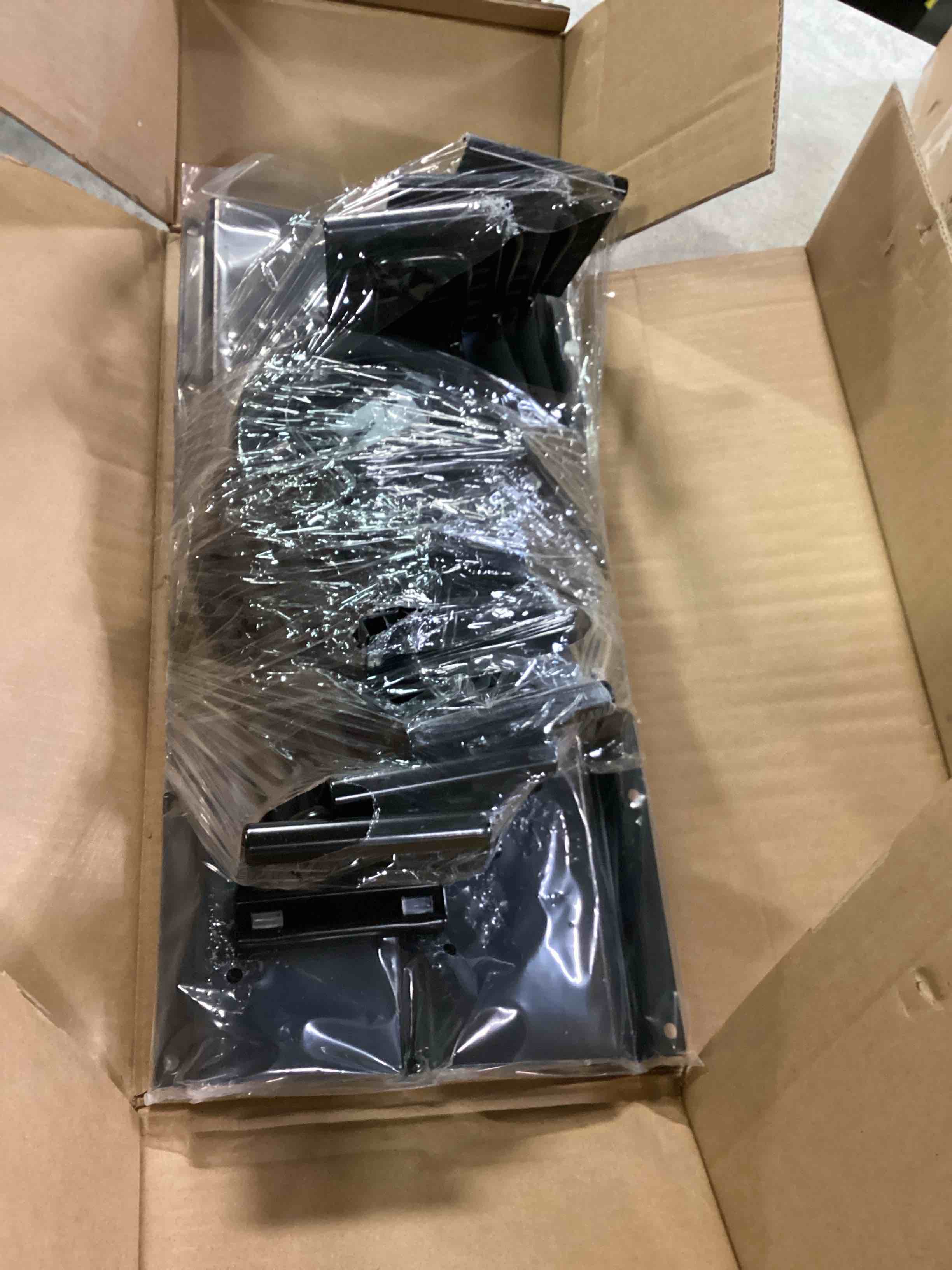 https://s3.amazonaws.com/lotting-images-prod/bidfta/BLU6659105_1720182799798.jpeg