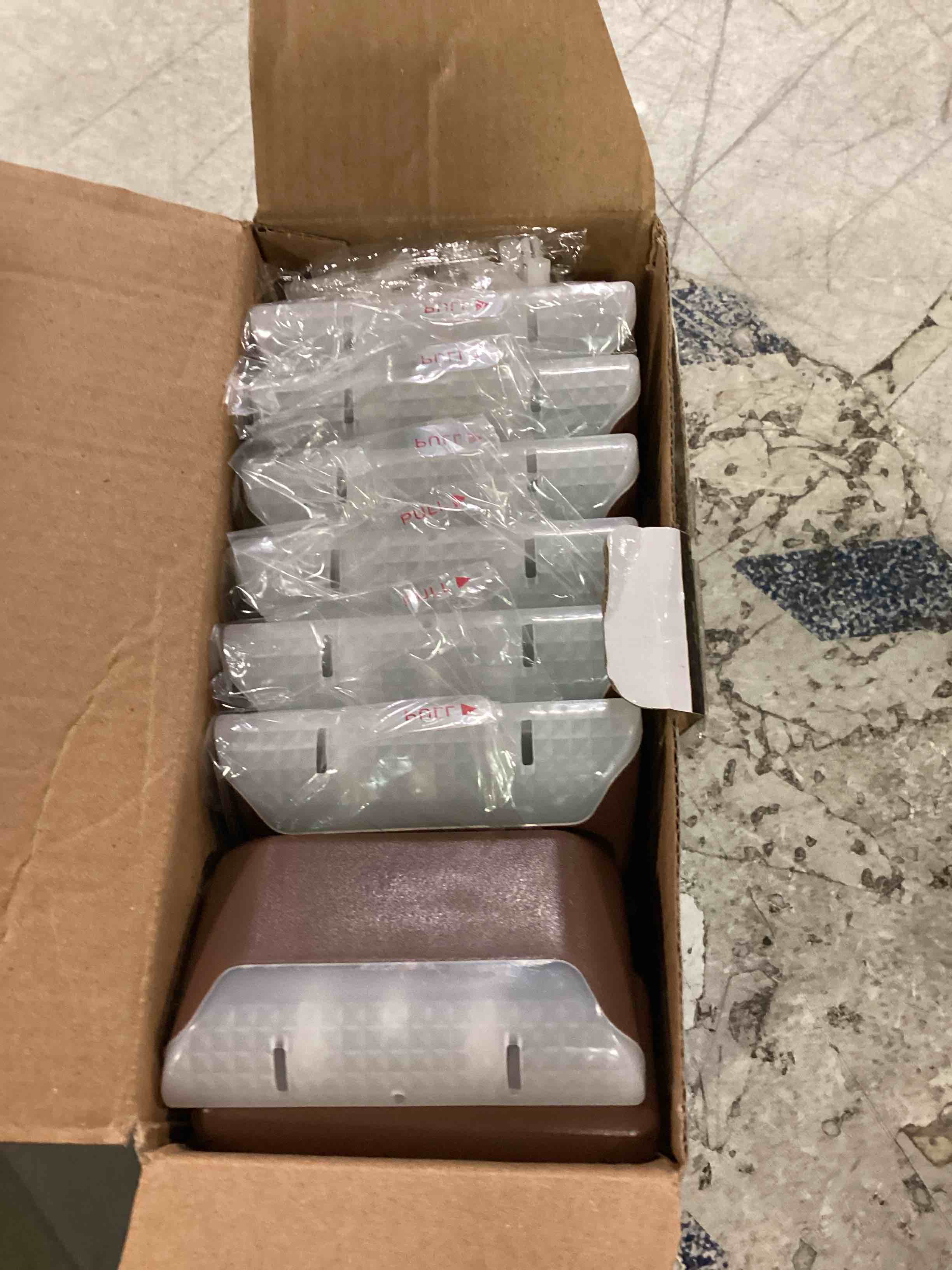 https://s3.amazonaws.com/lotting-images-prod/bidfta/BLU6659143_1720185193912.jpeg