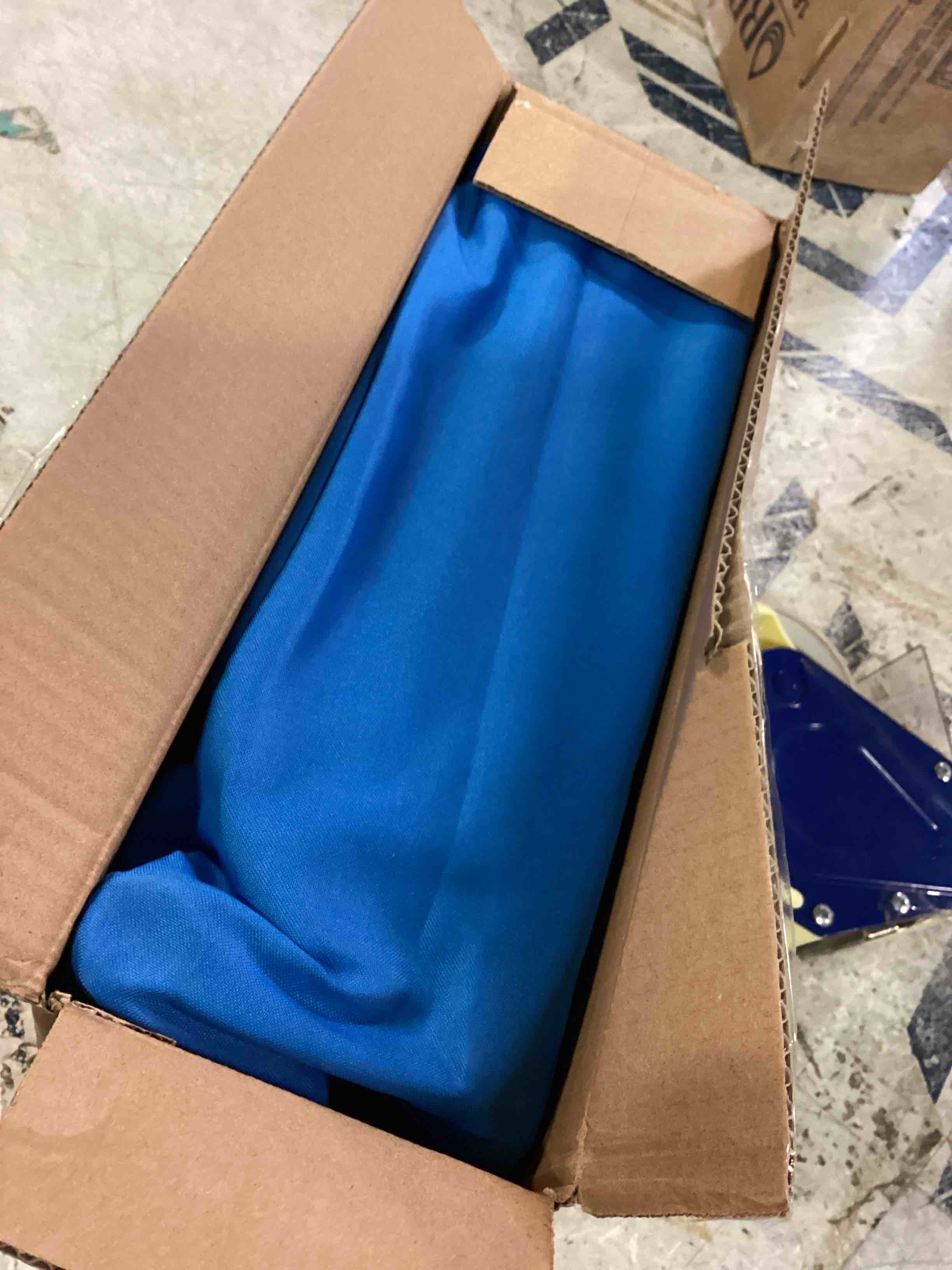 https://s3.amazonaws.com/lotting-images-prod/bidfta/BLU6659253_1720197681585.jpeg