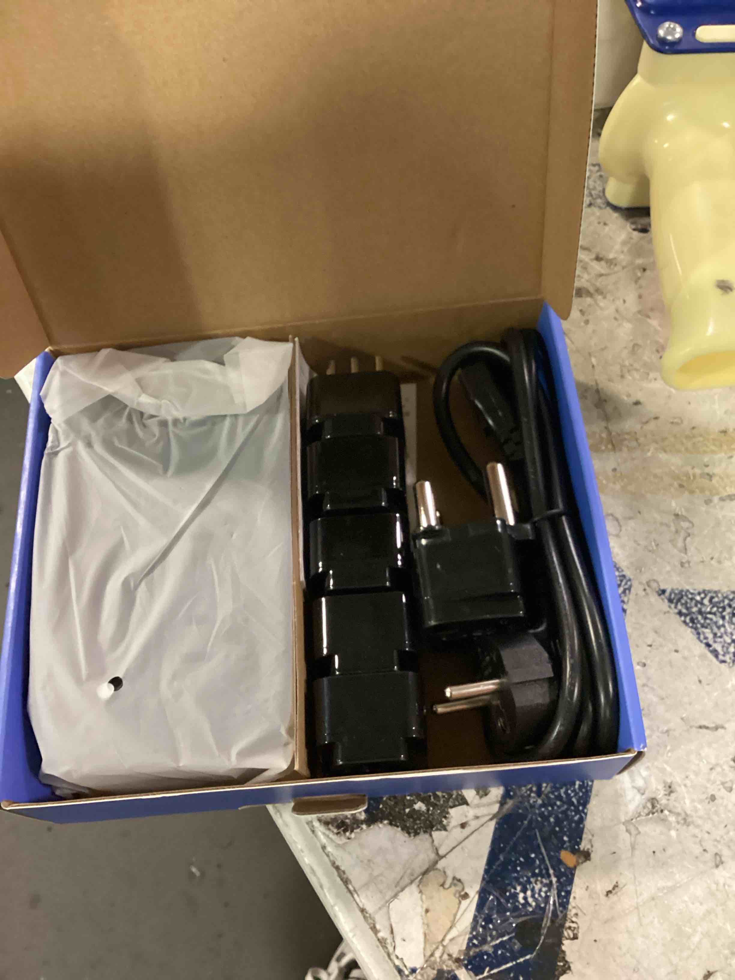 https://s3.amazonaws.com/lotting-images-prod/bidfta/BLU6659256_1720197850958.jpeg