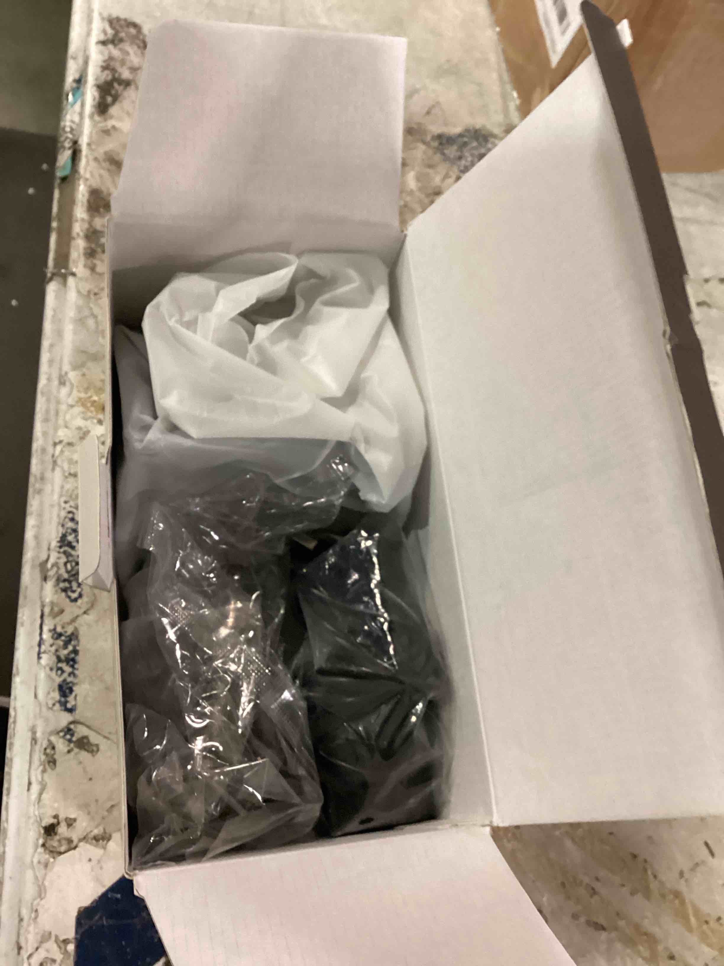 https://s3.amazonaws.com/lotting-images-prod/bidfta/BLU6659365_1720208202136.jpeg