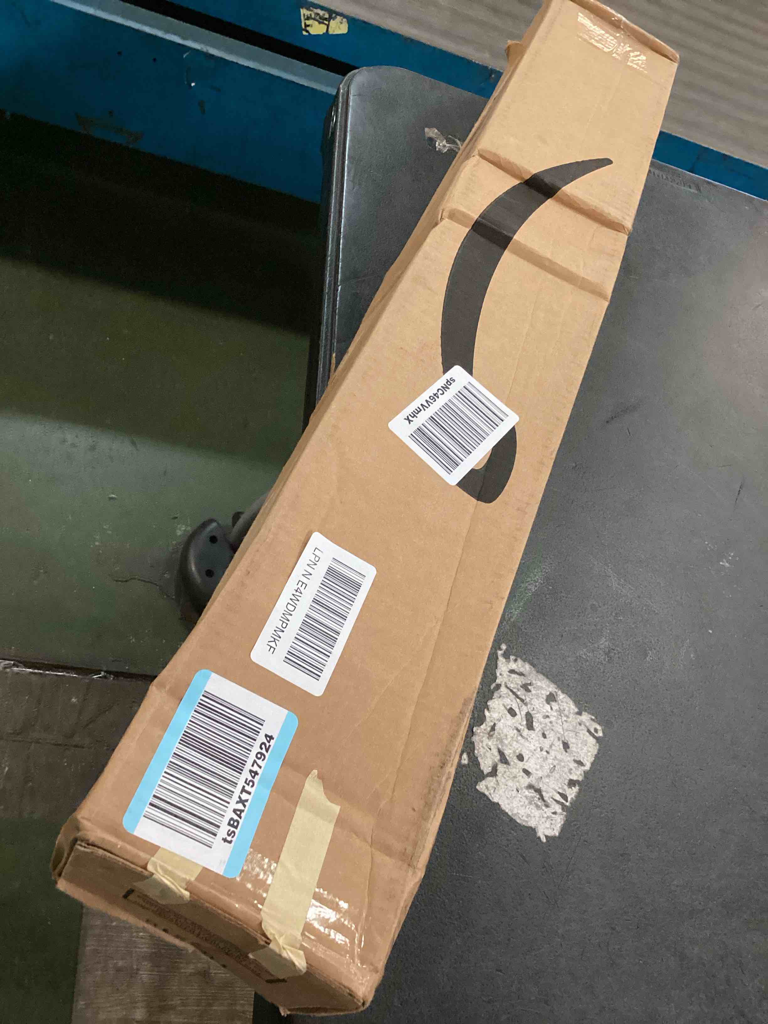 https://s3.amazonaws.com/lotting-images-prod/bidfta/BLU6659549_1720455167297.jpeg