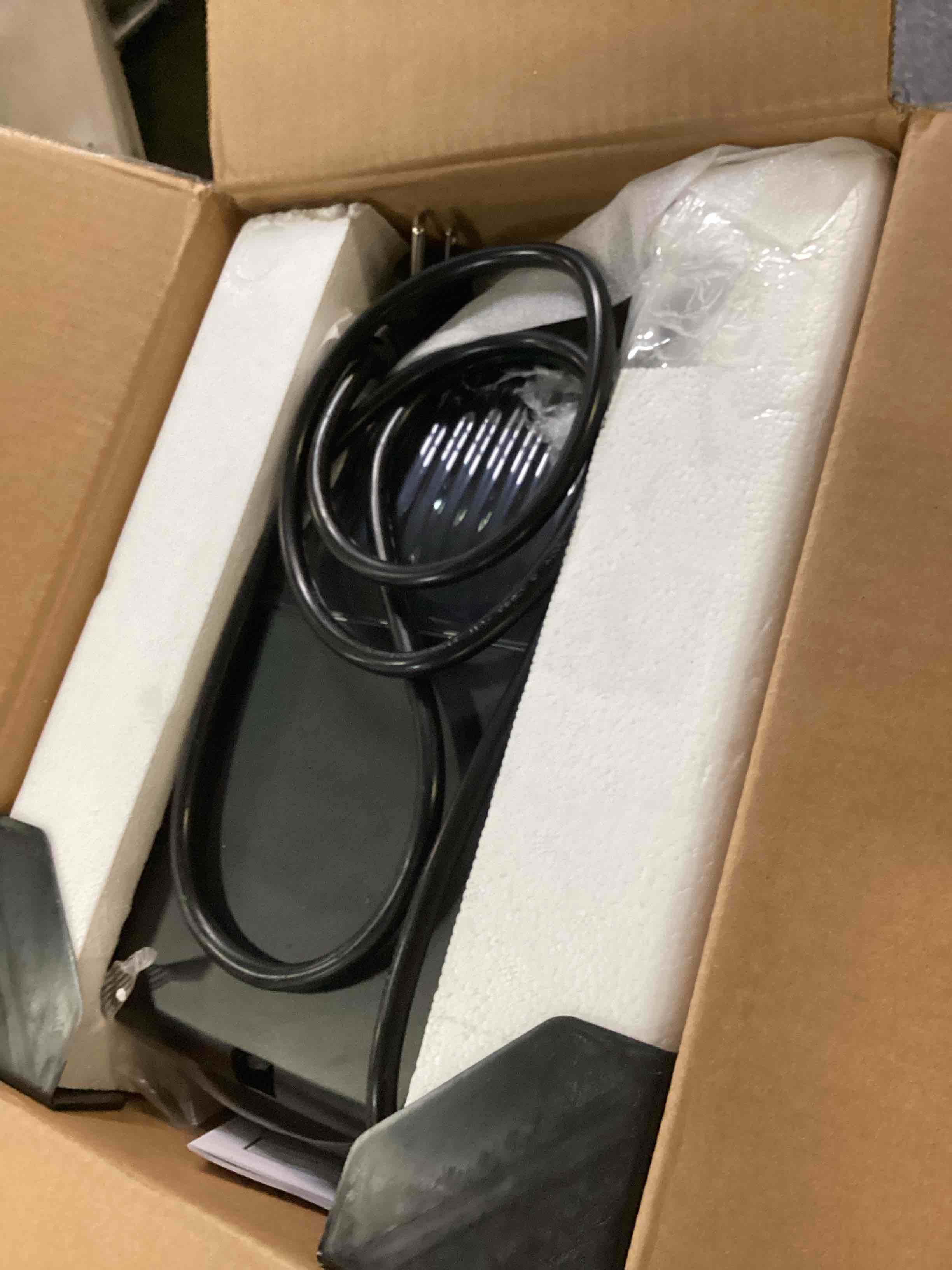 https://s3.amazonaws.com/lotting-images-prod/bidfta/BLU6659567_1720458799584.jpeg
