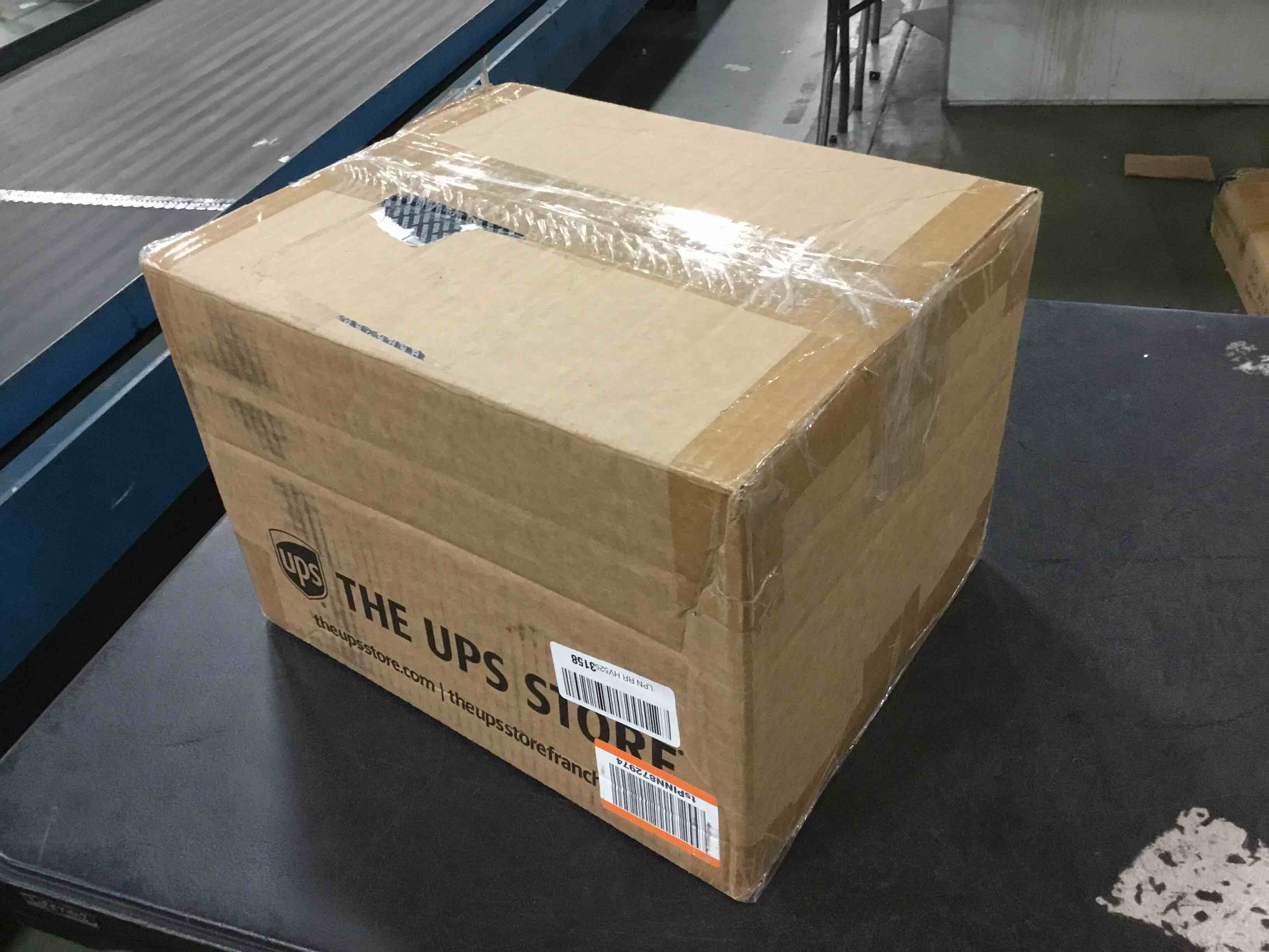 https://s3.amazonaws.com/lotting-images-prod/bidfta/BLU6660003_1720586735654.jpeg