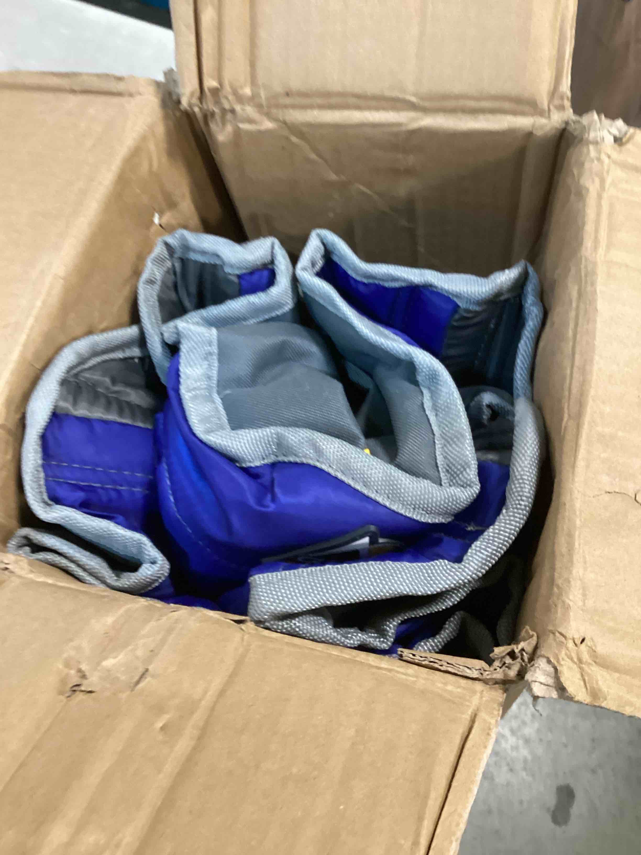 https://s3.amazonaws.com/lotting-images-prod/bidfta/BLU6660054_1720618124954.jpeg