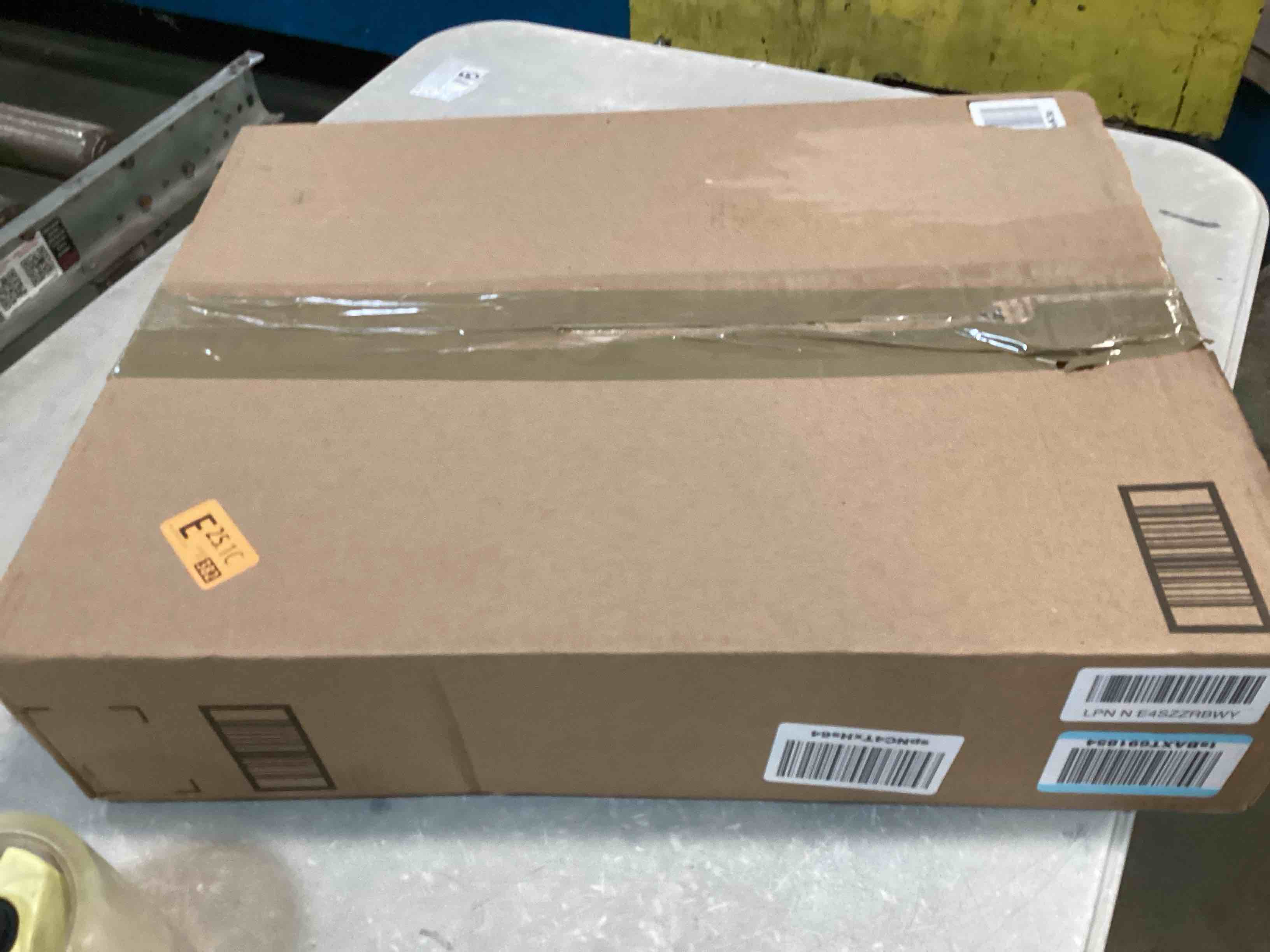 https://s3.amazonaws.com/lotting-images-prod/bidfta/BLU6660172_1720633886708.jpeg