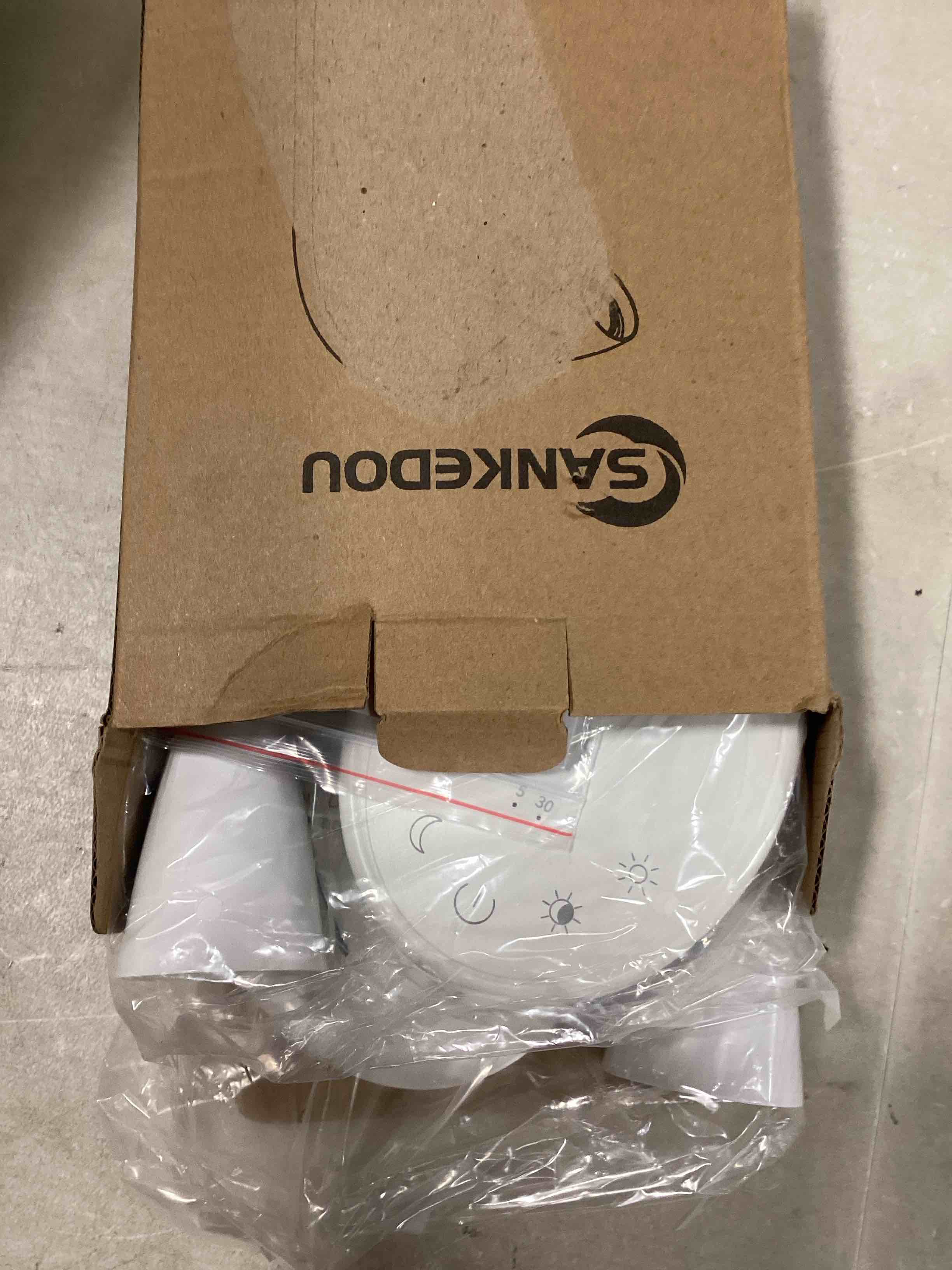 https://s3.amazonaws.com/lotting-images-prod/bidfta/BLU6660993_1720529053882.jpeg
