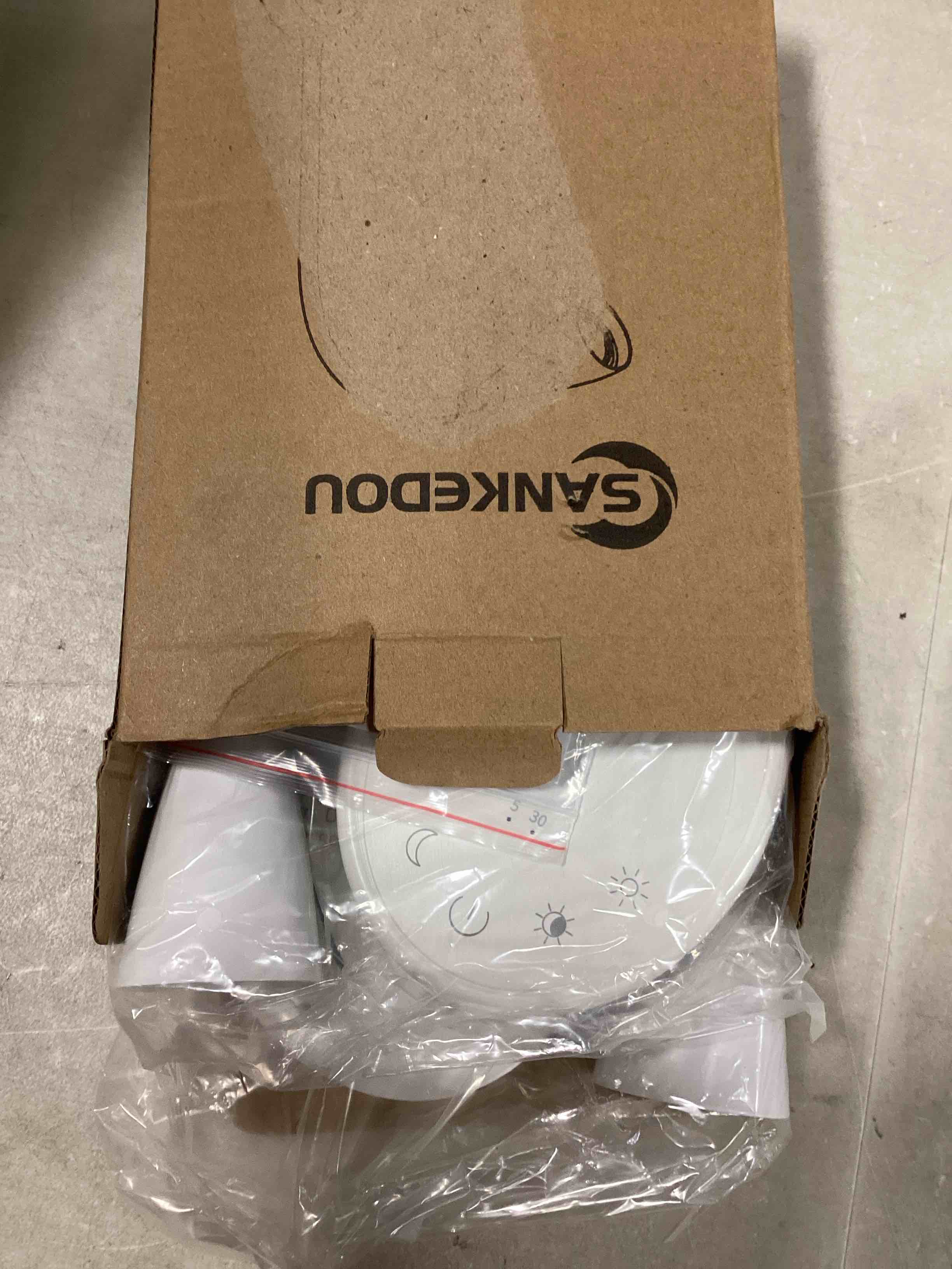 https://s3.amazonaws.com/lotting-images-prod/bidfta/BLU6660993_1720529055057.jpeg