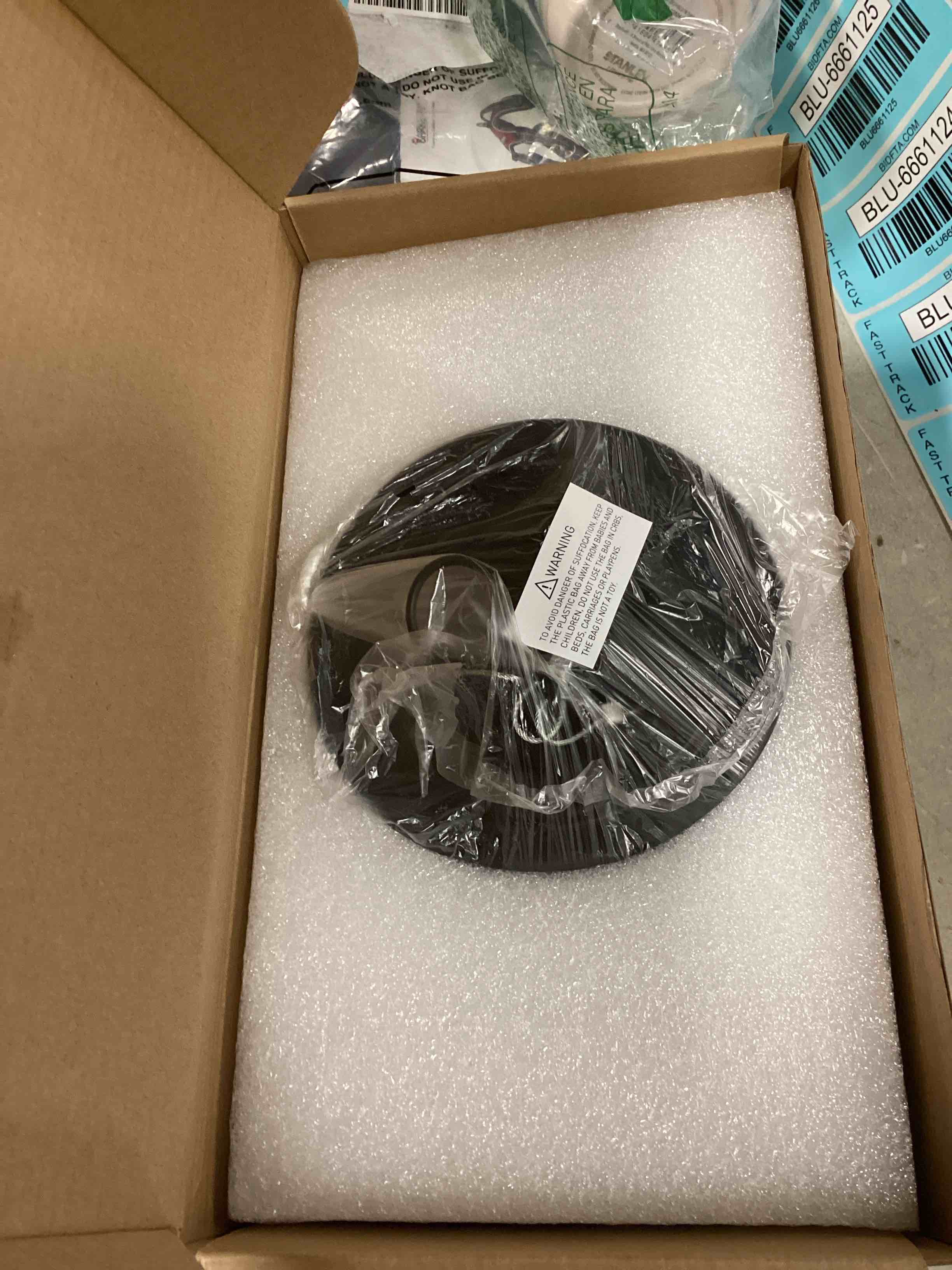 https://s3.amazonaws.com/lotting-images-prod/bidfta/BLU6661122_1720540372804.jpeg