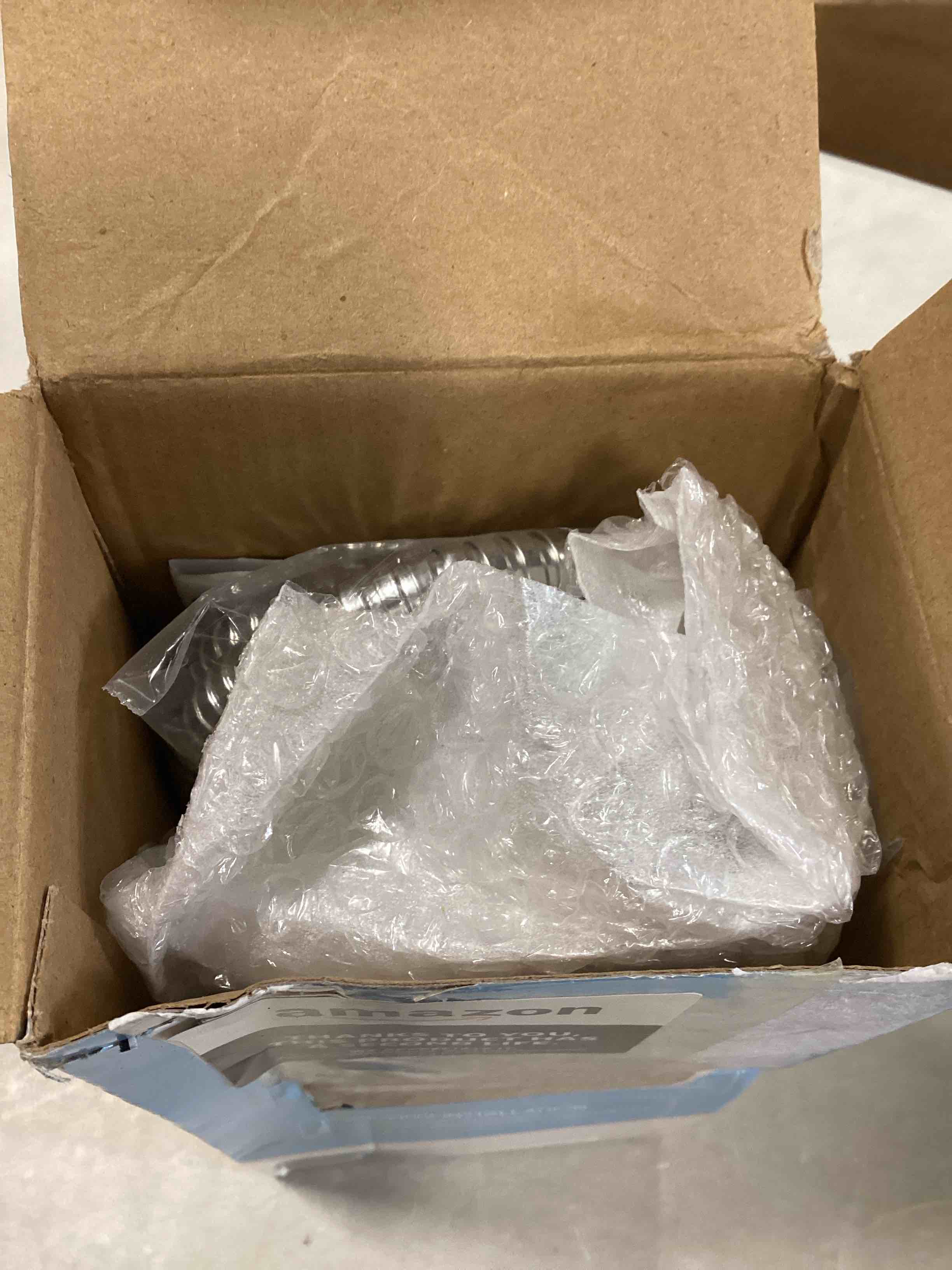 https://s3.amazonaws.com/lotting-images-prod/bidfta/BLU6661207_1720550916994.jpeg