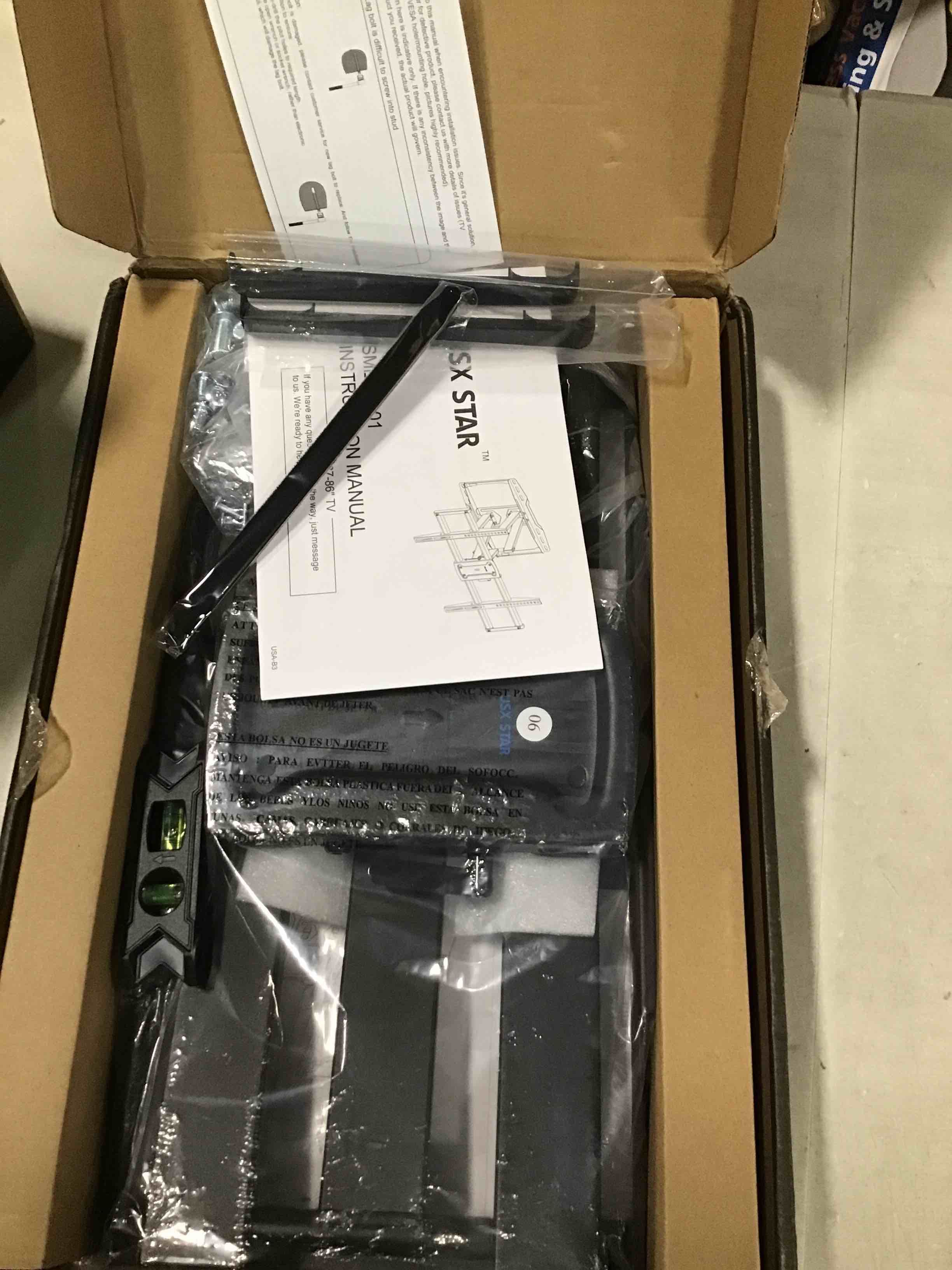 https://s3.amazonaws.com/lotting-images-prod/bidfta/BLU6661368_1720622527423.jpeg
