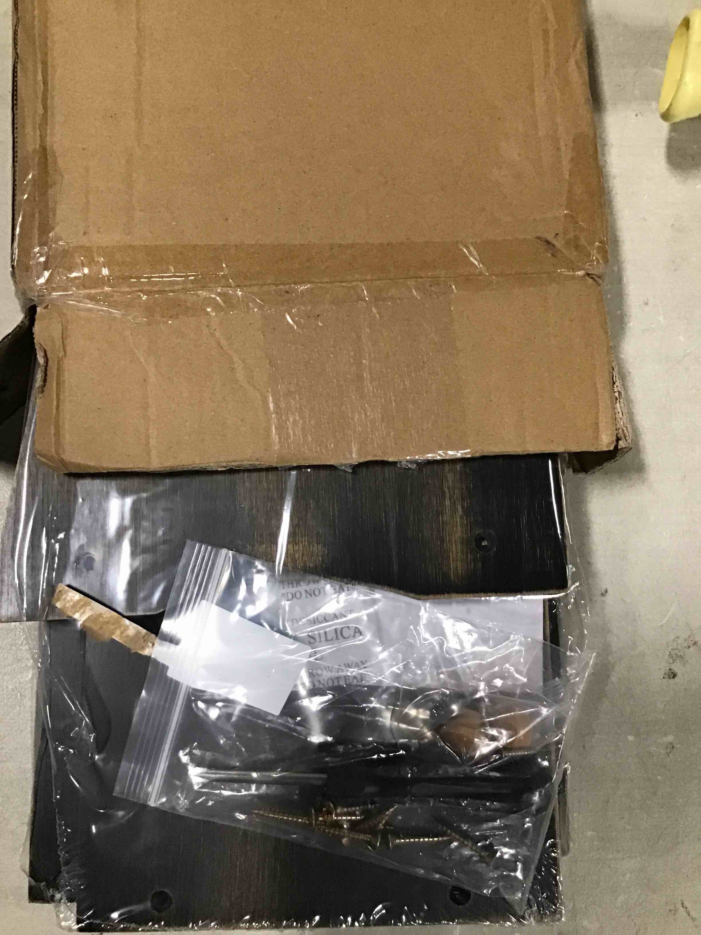https://s3.amazonaws.com/lotting-images-prod/bidfta/BLU6661375_1720623426931.jpeg