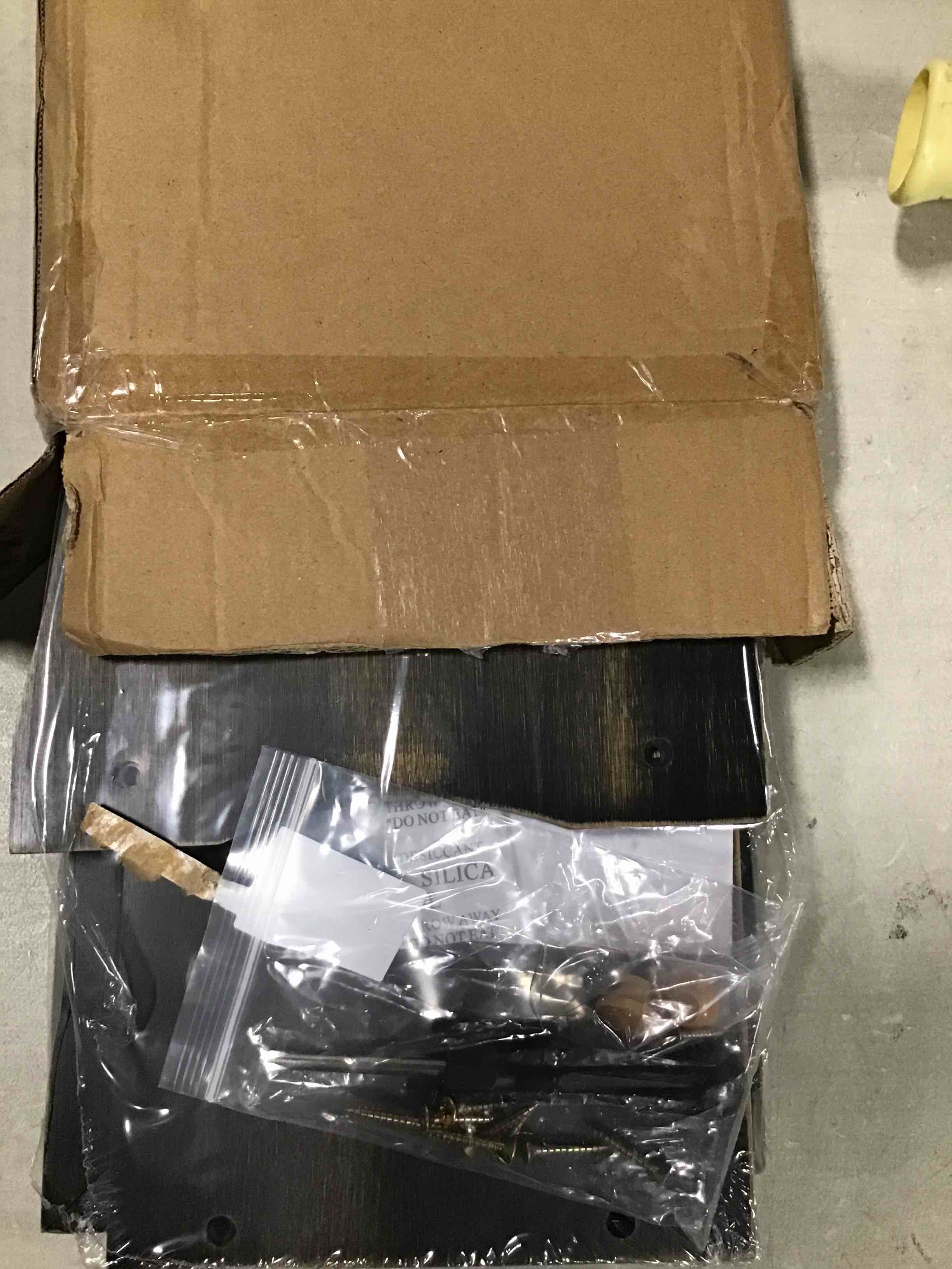https://s3.amazonaws.com/lotting-images-prod/bidfta/BLU6661375_1720623428918.jpeg