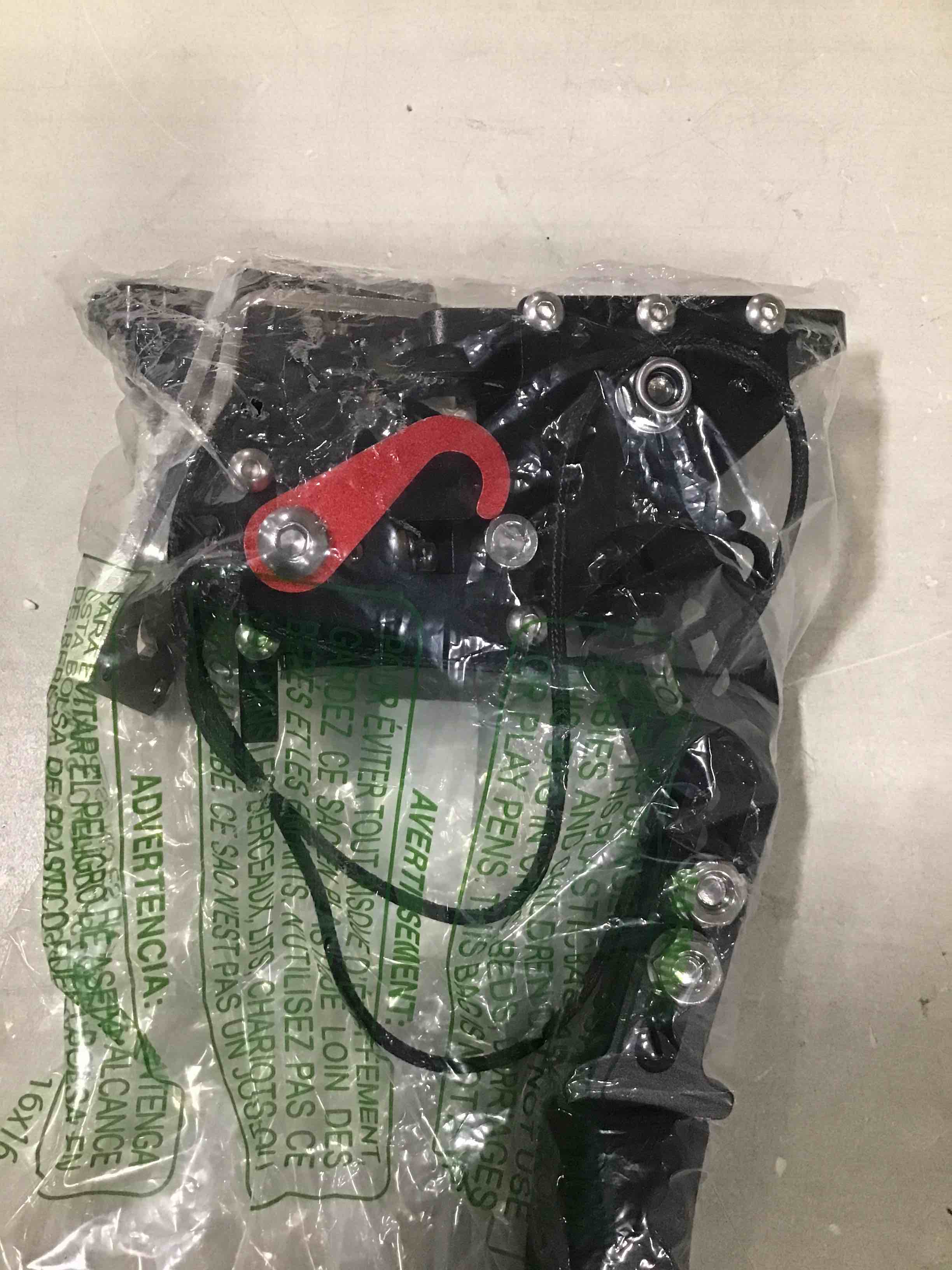 https://s3.amazonaws.com/lotting-images-prod/bidfta/BLU6661413_1720626519669.jpeg
