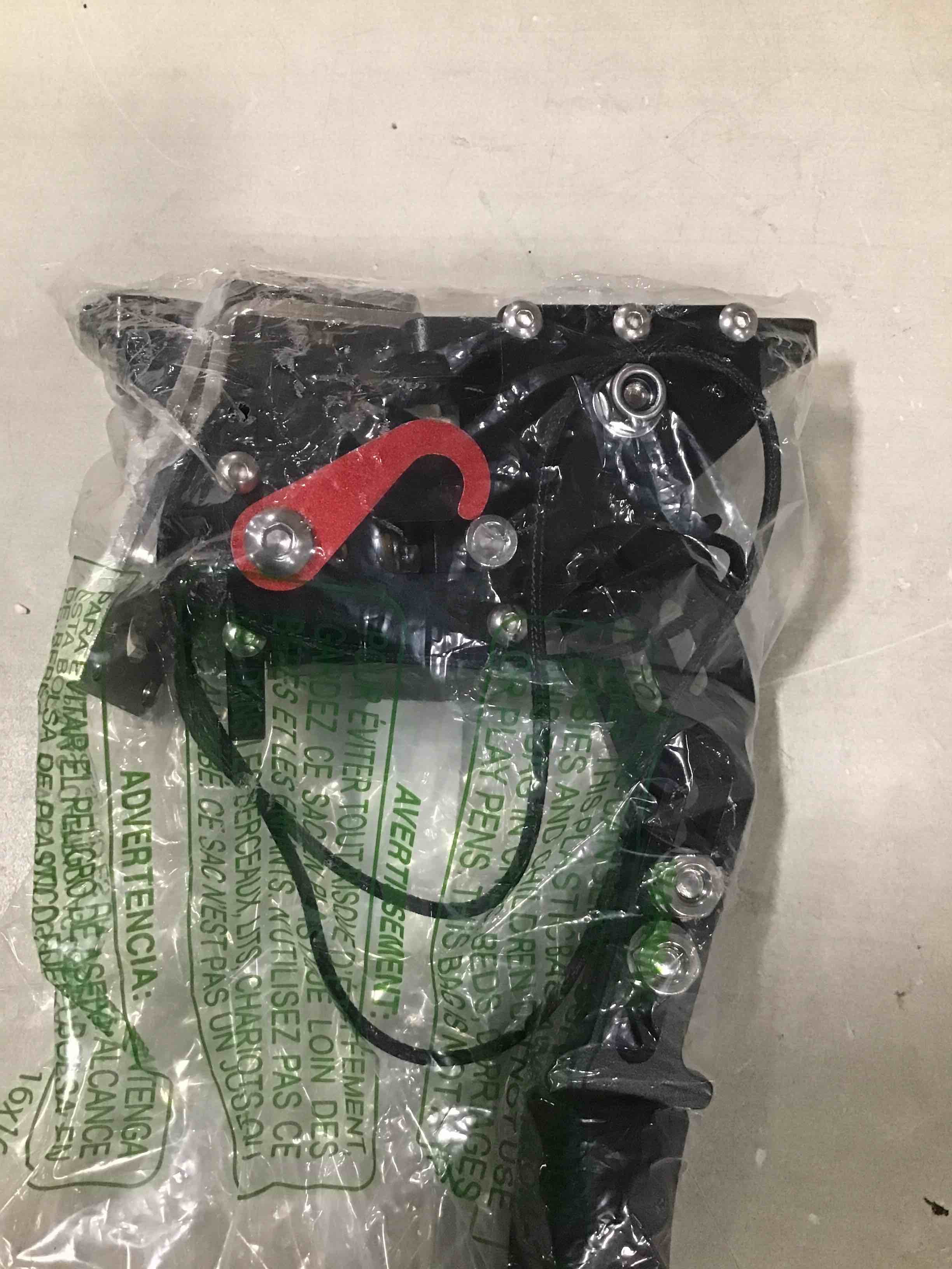 https://s3.amazonaws.com/lotting-images-prod/bidfta/BLU6661413_1720626521338.jpeg