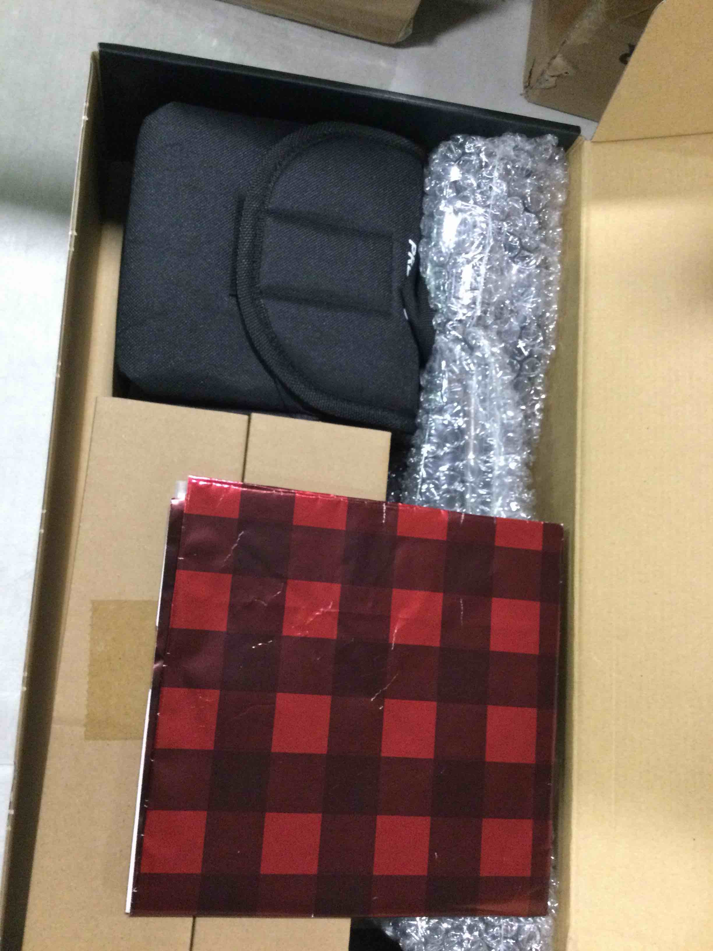 https://s3.amazonaws.com/lotting-images-prod/bidfta/BLU6661448_1720631899409.jpeg