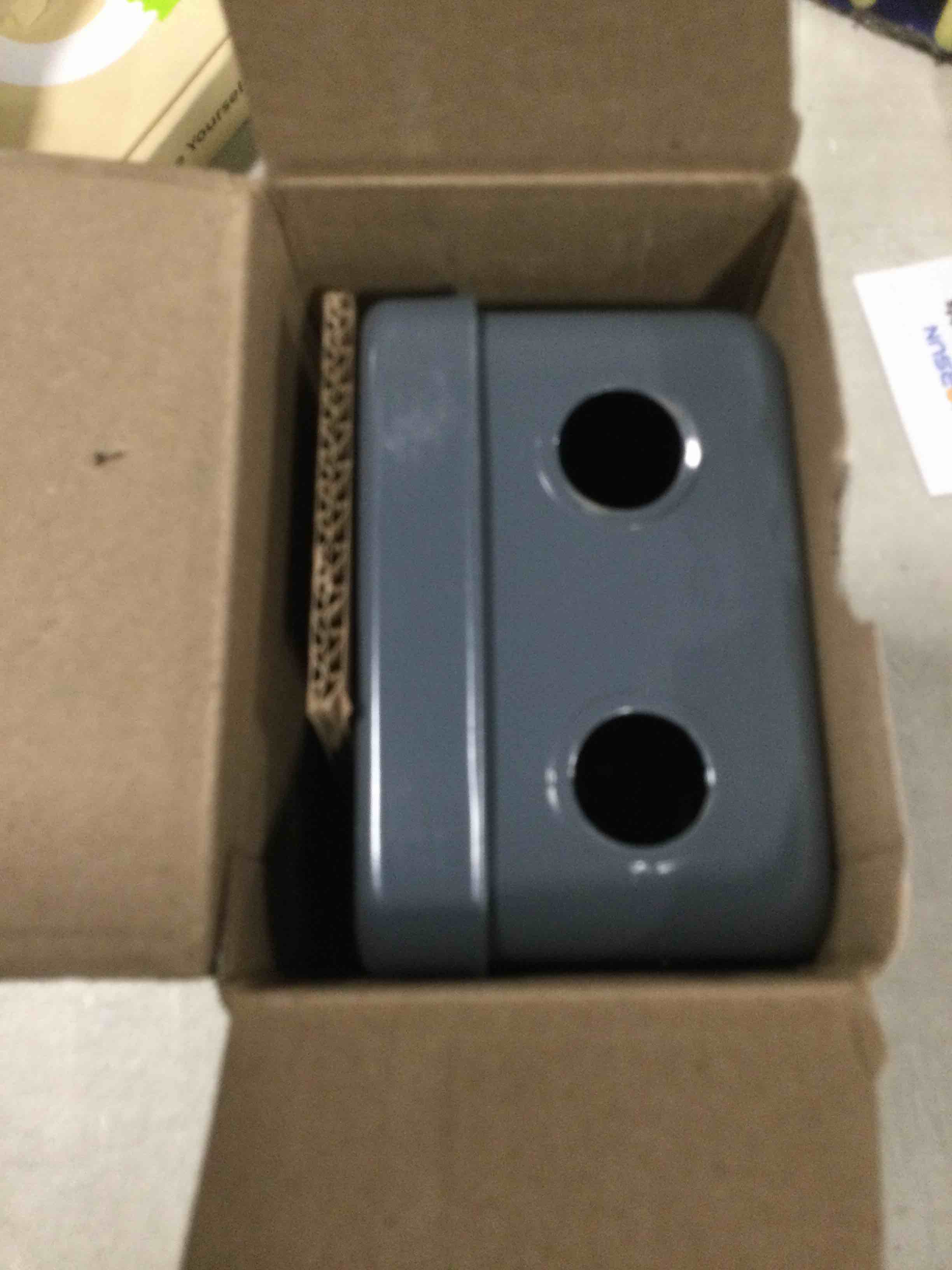 https://s3.amazonaws.com/lotting-images-prod/bidfta/BLU6661491_1720637579938.jpeg