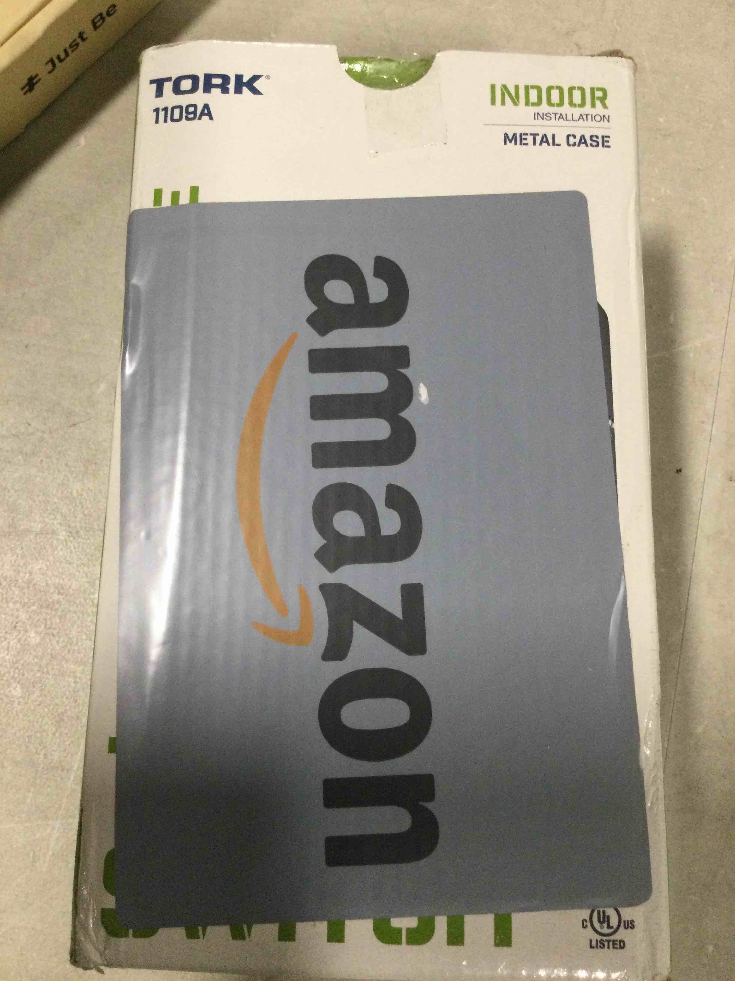 https://s3.amazonaws.com/lotting-images-prod/bidfta/BLU6661491_1720637588387.jpeg