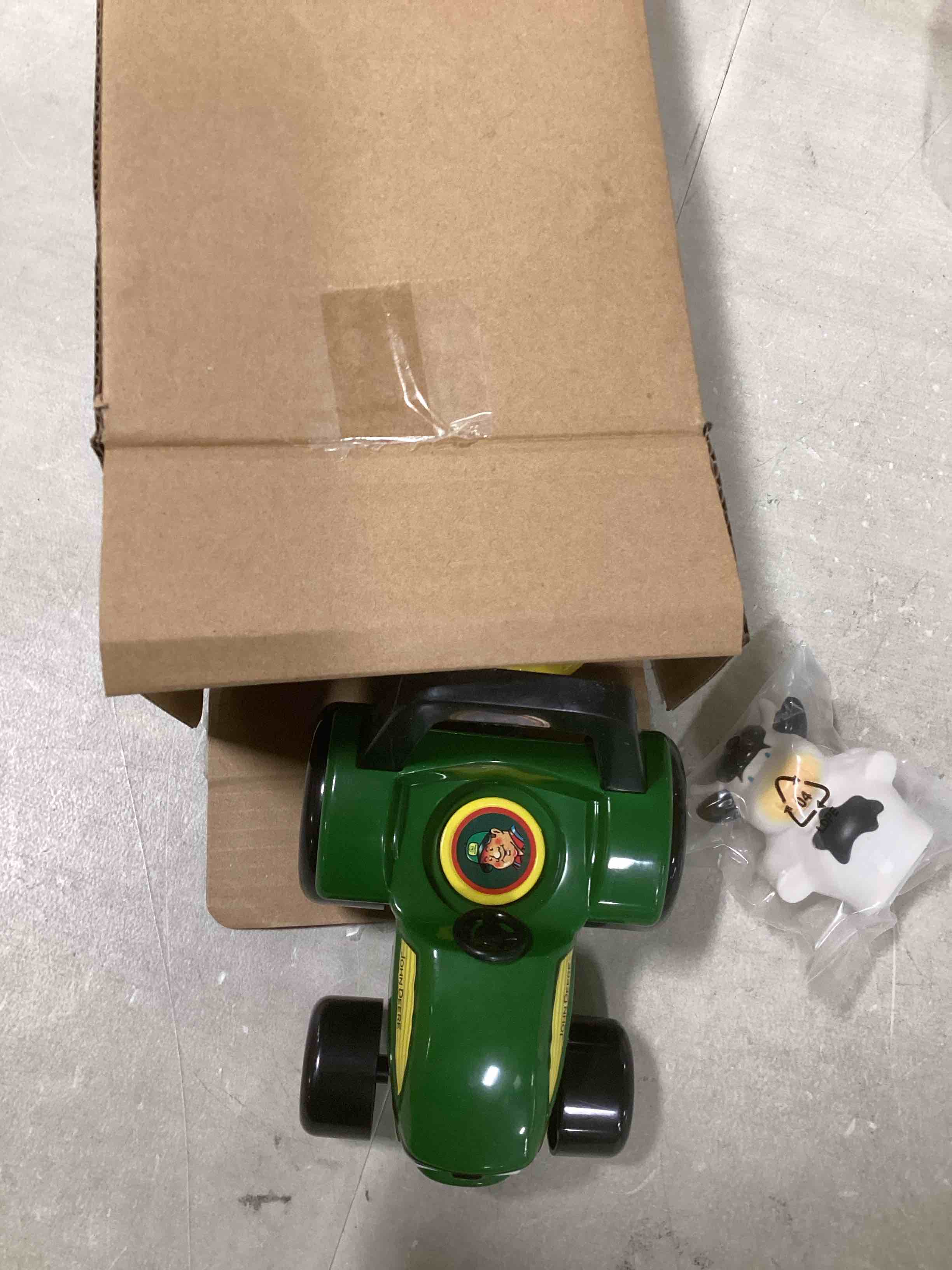 https://s3.amazonaws.com/lotting-images-prod/bidfta/BLU6661596_1720709588379.jpeg
