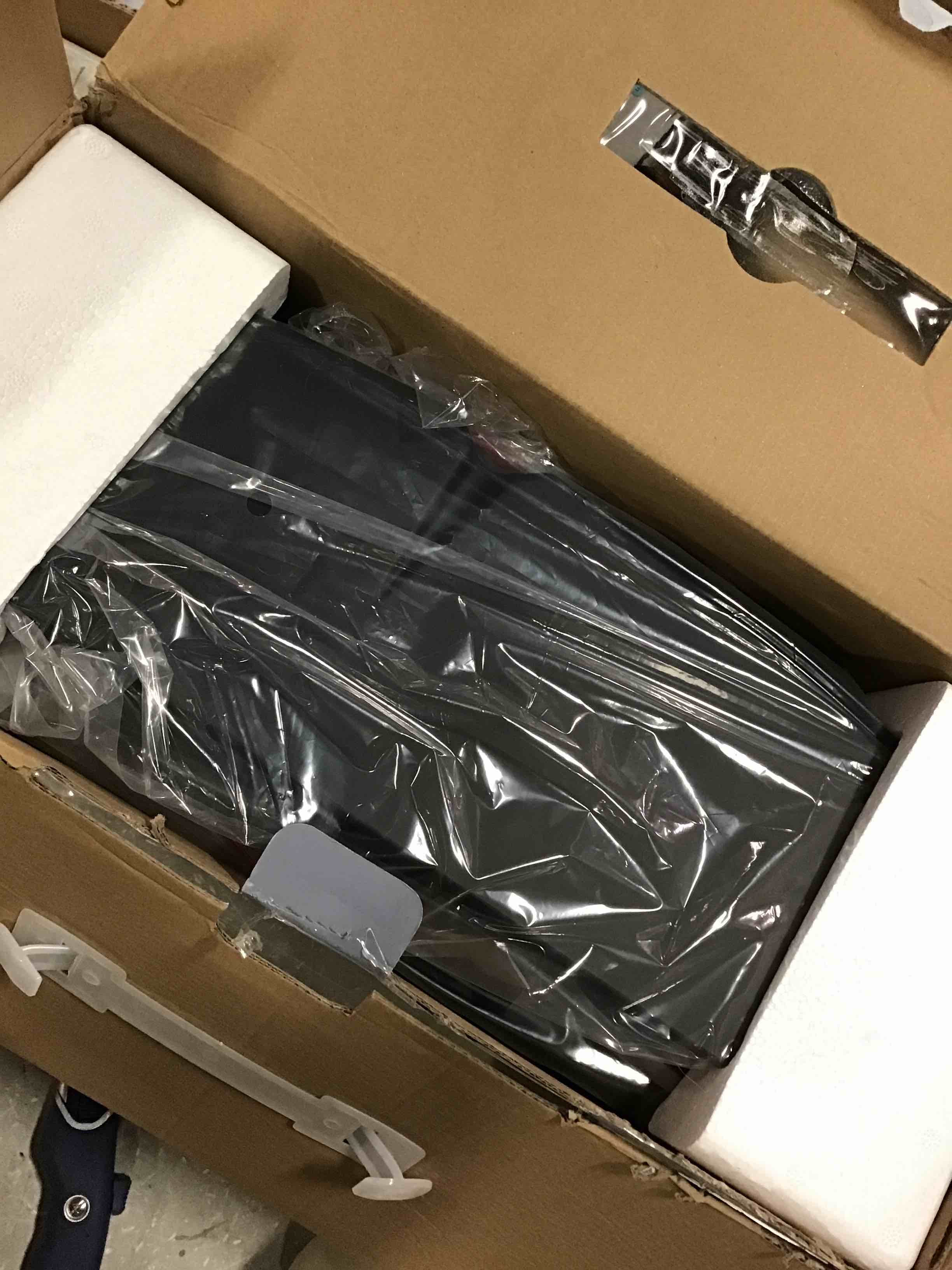 https://s3.amazonaws.com/lotting-images-prod/bidfta/BLU6662500_1719944638630.jpeg