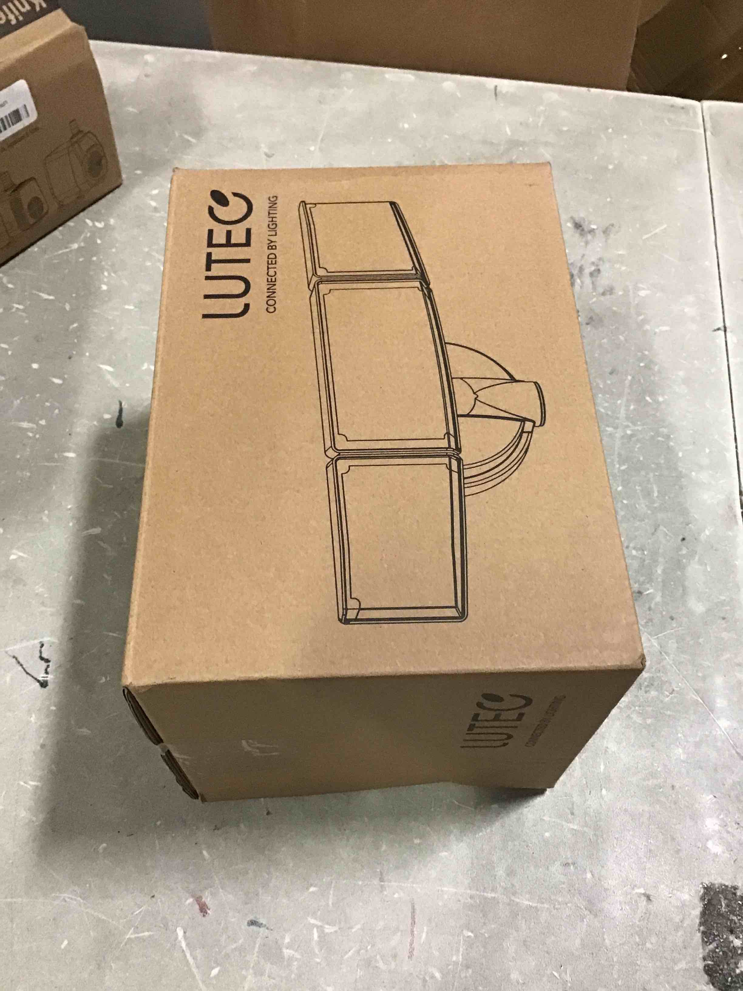 https://s3.amazonaws.com/lotting-images-prod/bidfta/BLU6662650_1720010981005.jpeg