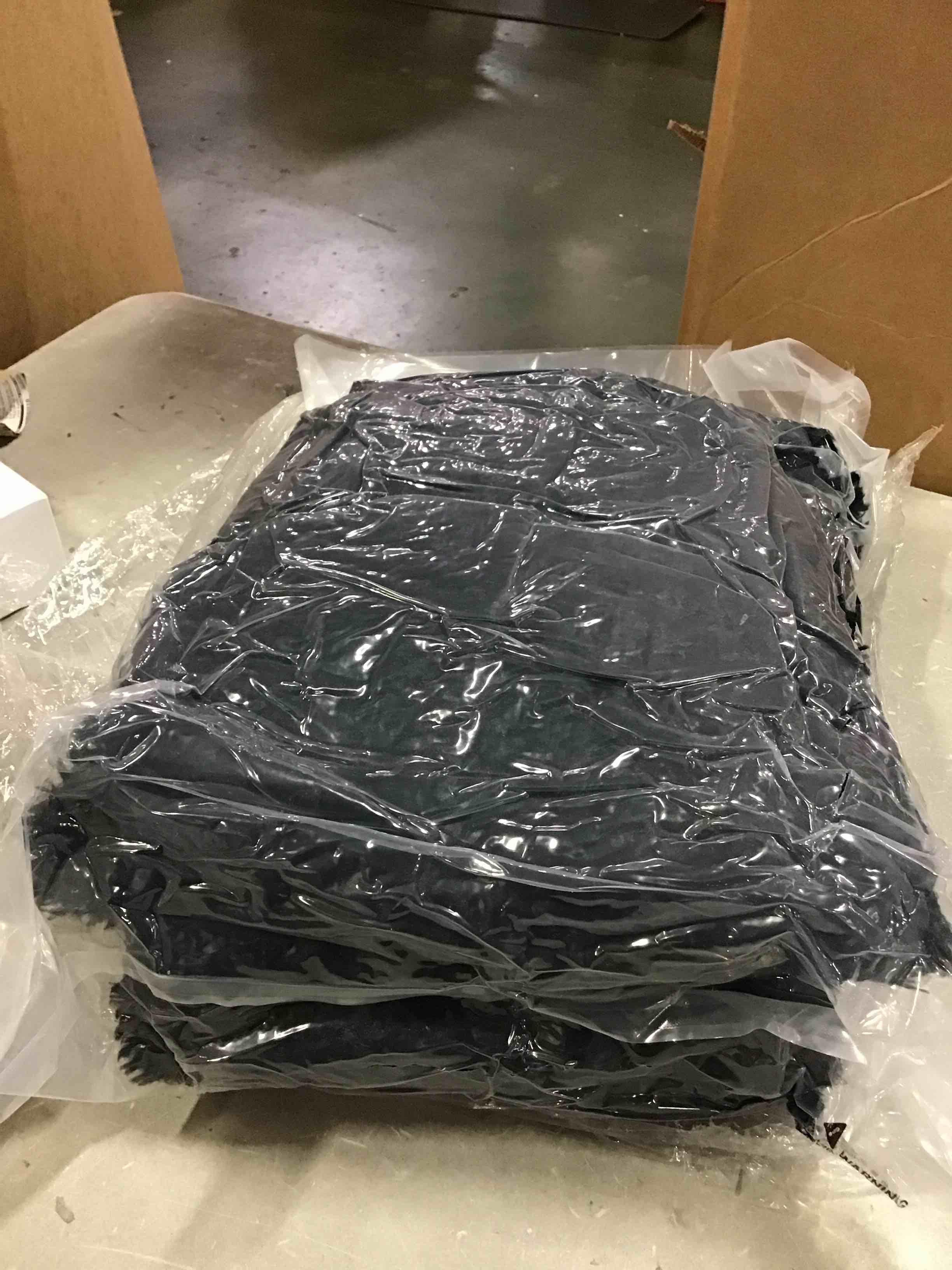 https://s3.amazonaws.com/lotting-images-prod/bidfta/BLU6662860_1720445529889.jpeg