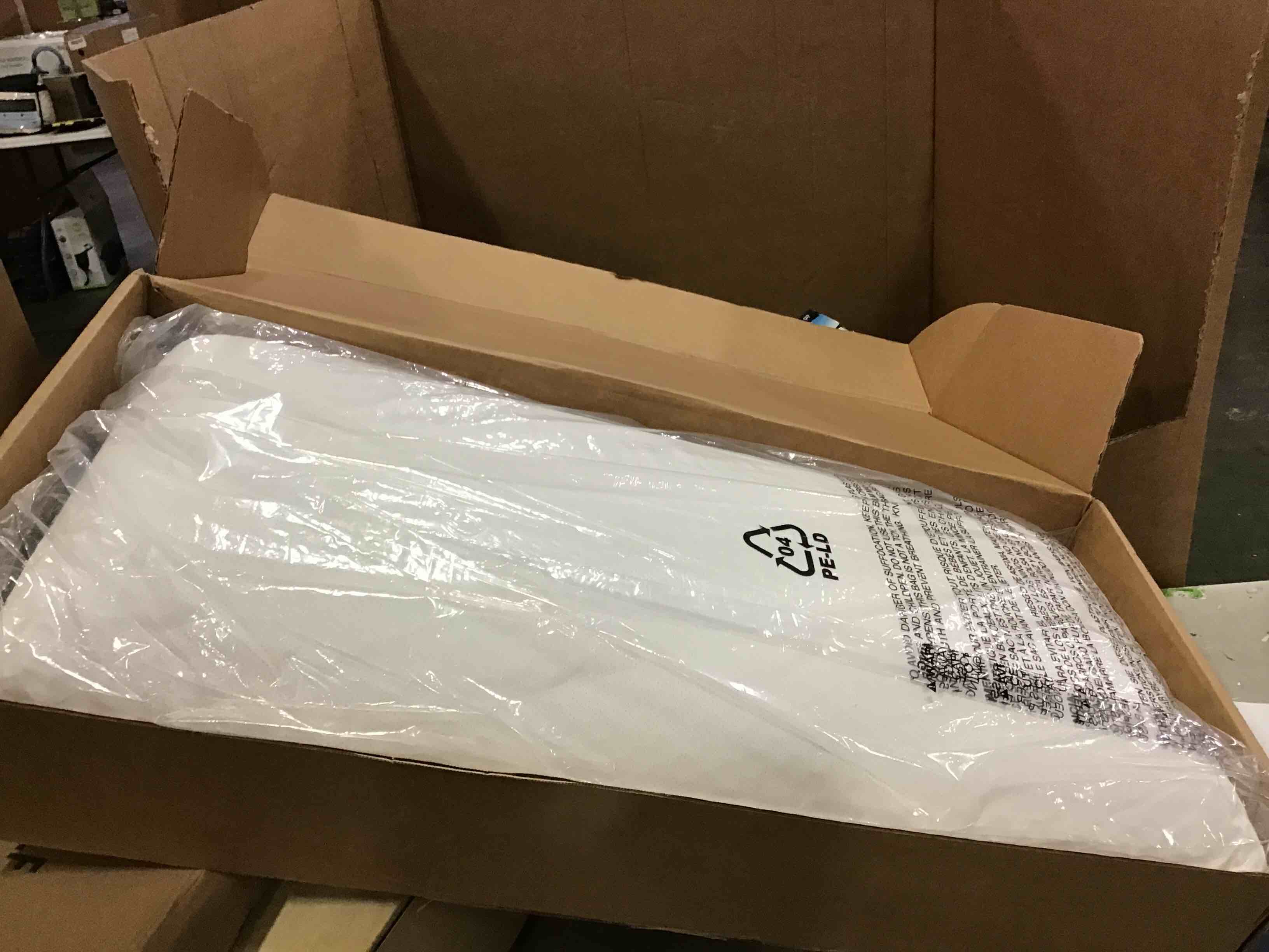 https://s3.amazonaws.com/lotting-images-prod/bidfta/BLU6662967_1720464034395.jpeg