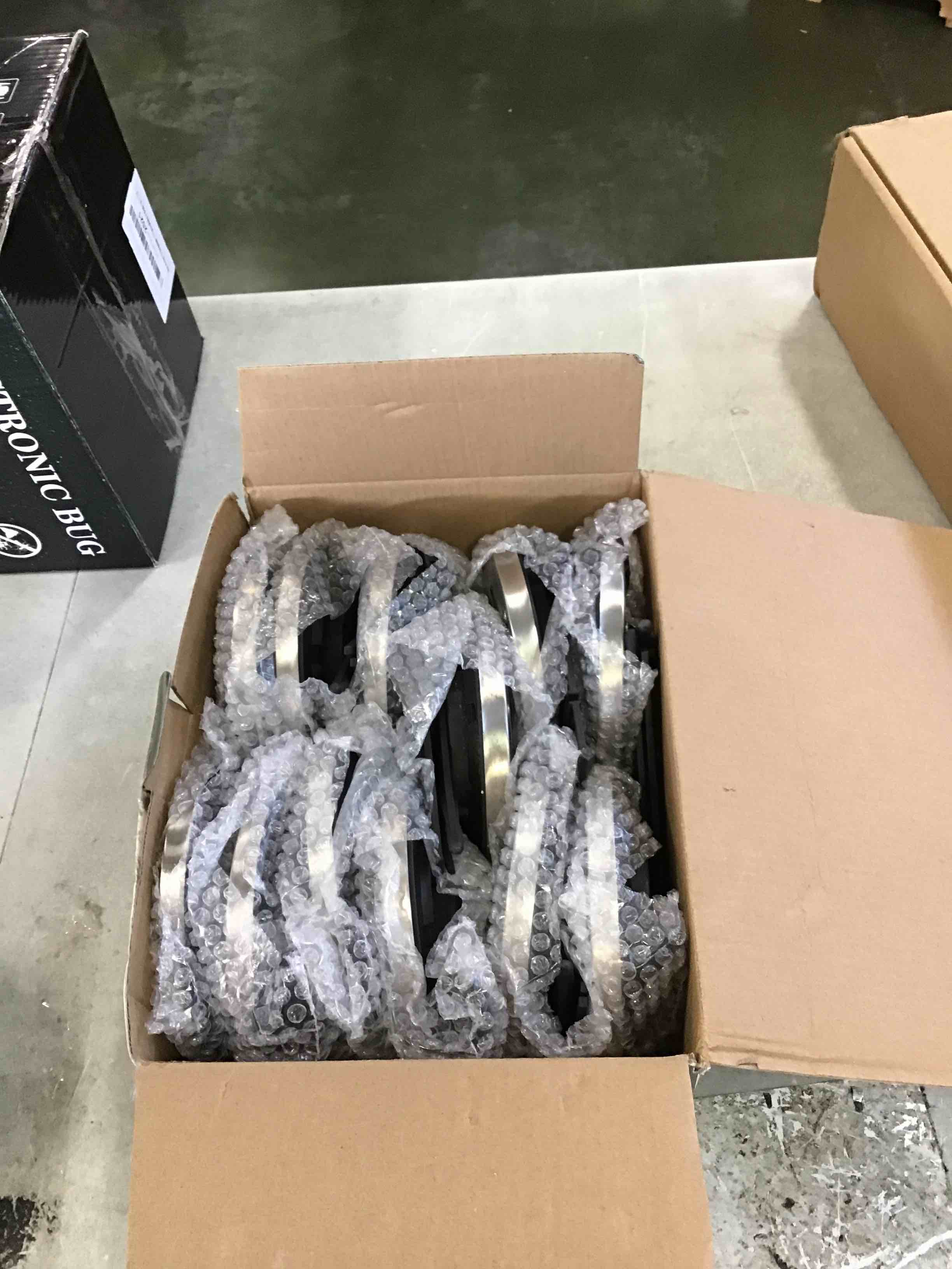 https://s3.amazonaws.com/lotting-images-prod/bidfta/BLU6664626_1720009966580.jpeg