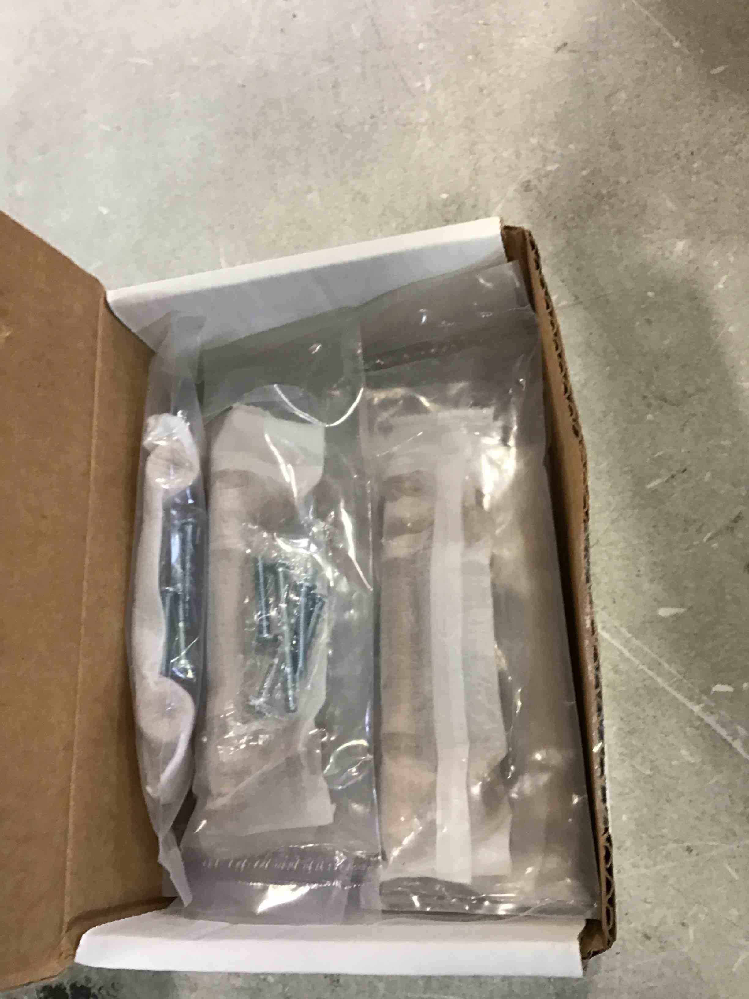 https://s3.amazonaws.com/lotting-images-prod/bidfta/BLU6664726_1720024589163.jpeg