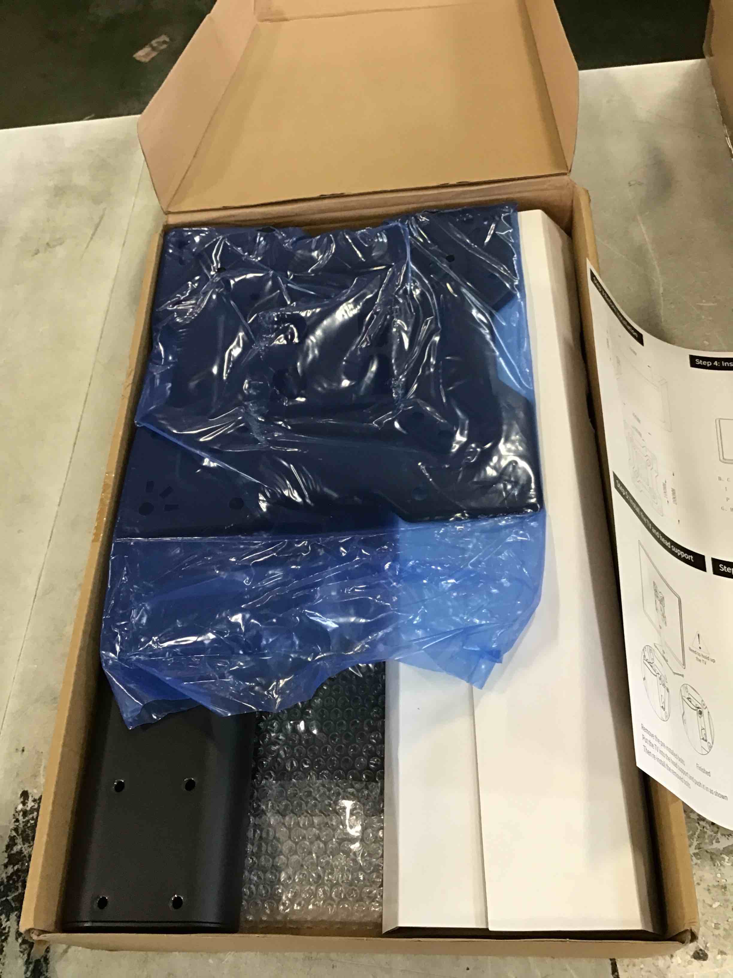 https://s3.amazonaws.com/lotting-images-prod/bidfta/BLU6664780_1720029139014.jpeg