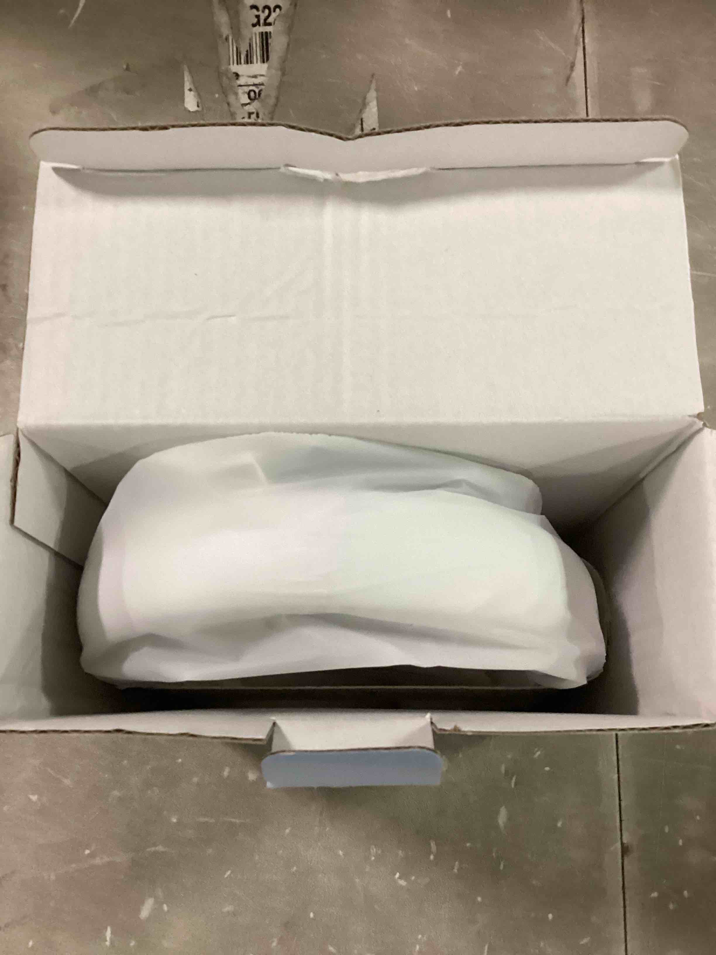 https://s3.amazonaws.com/lotting-images-prod/bidfta/BLU6665601_1719938045737.jpeg