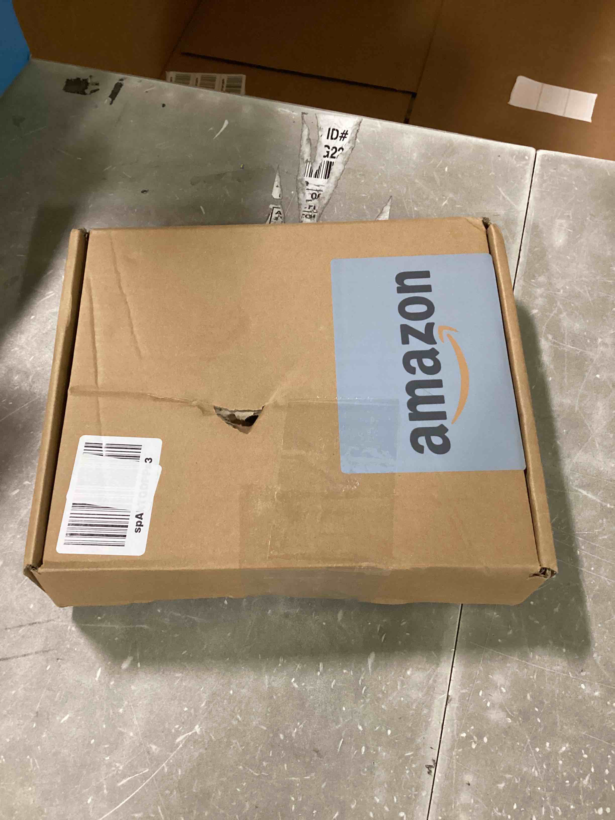 https://s3.amazonaws.com/lotting-images-prod/bidfta/BLU6666076_1720034512661.jpeg