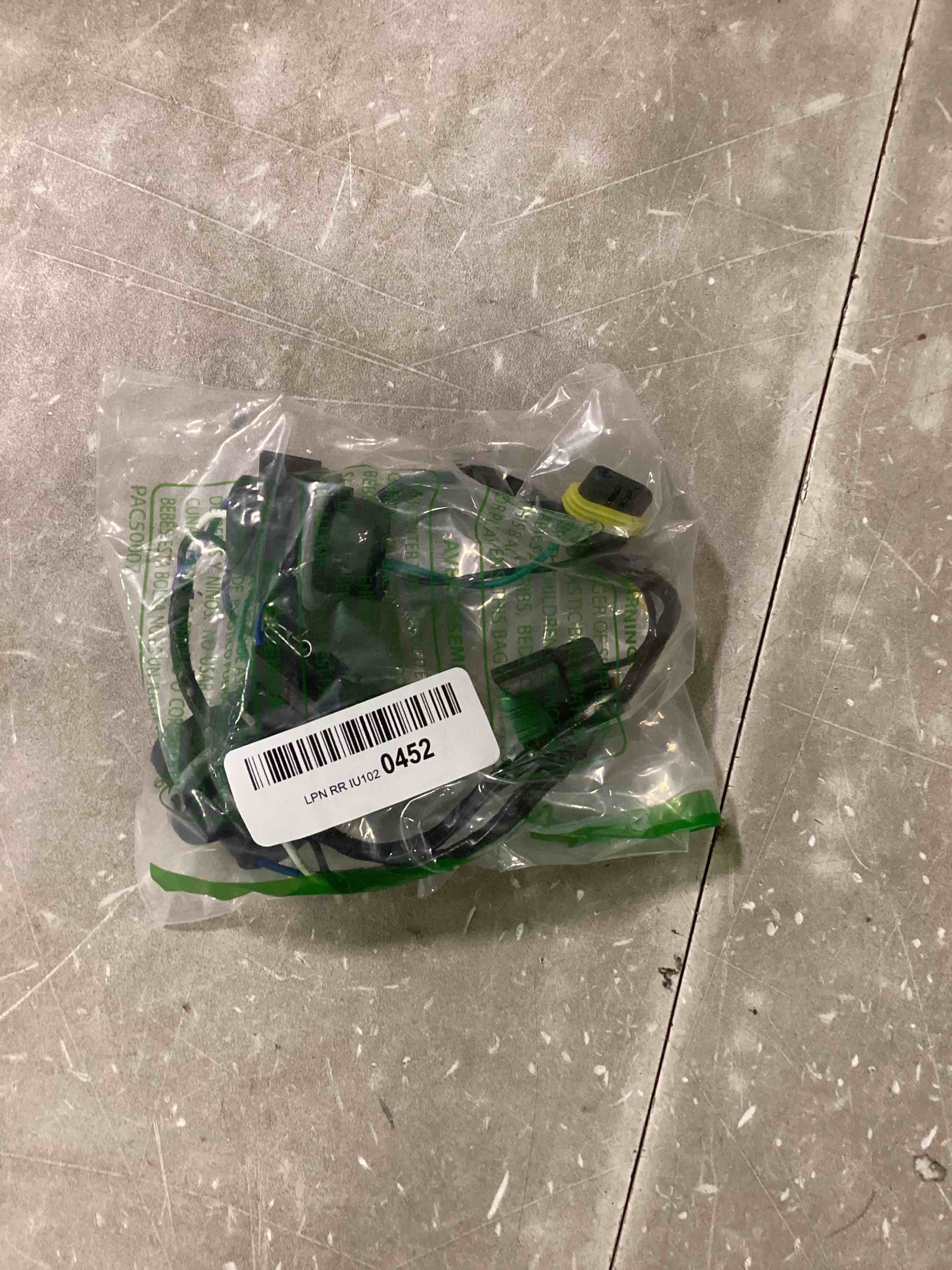 https://s3.amazonaws.com/lotting-images-prod/bidfta/BLU6666108_1720036841132.jpeg